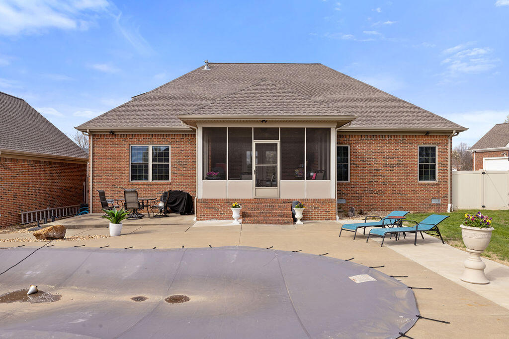 125 Pershing Way Property Photo 6