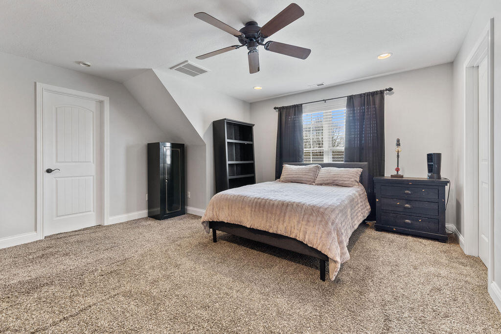 125 Pershing Way Property Photo 35