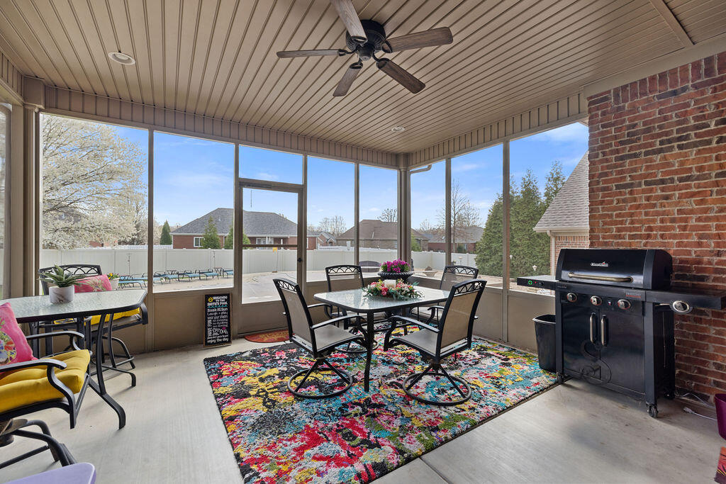 125 Pershing Way Property Photo 38