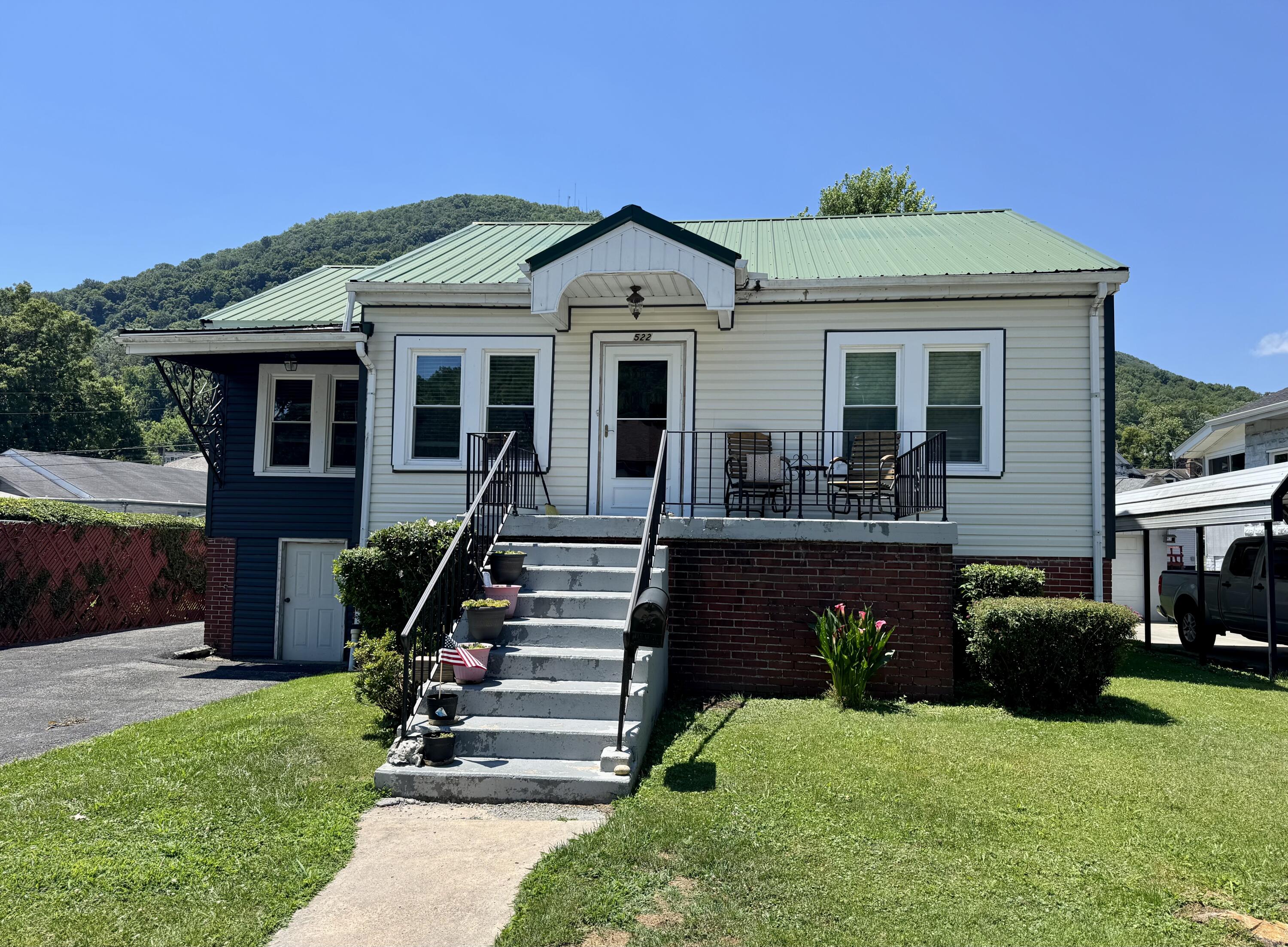 522 W Virginia Property Photo 1