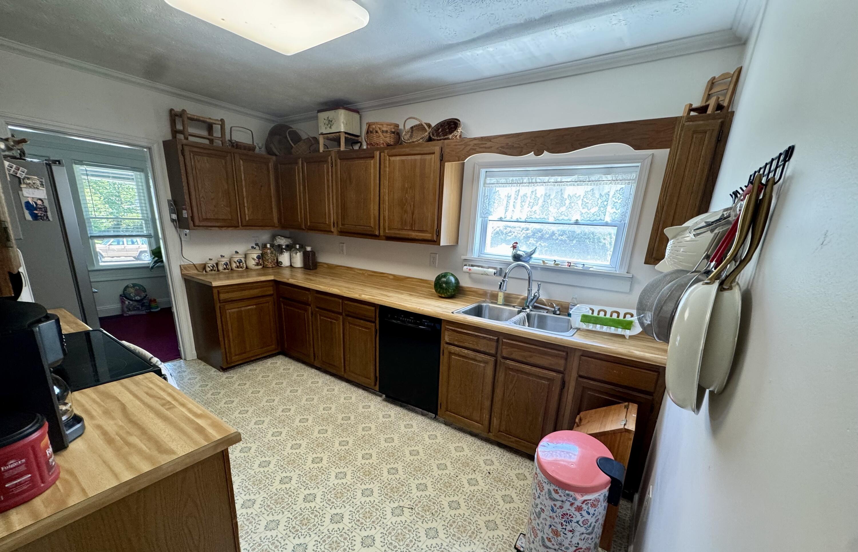 522 W Virginia Property Photo 8