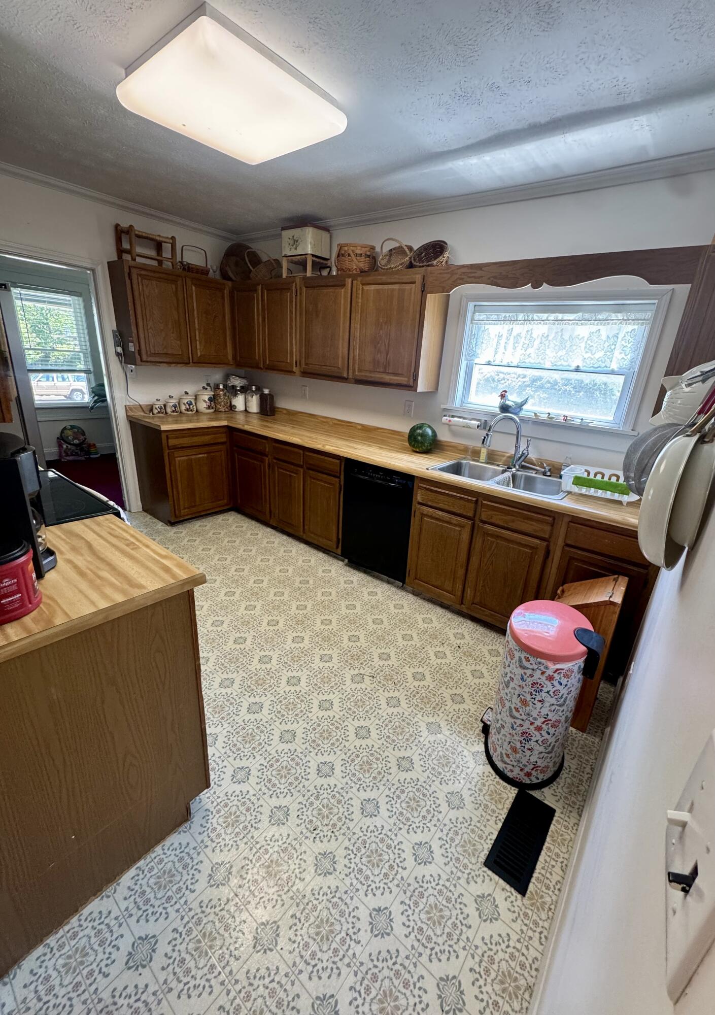522 W Virginia Property Photo 9