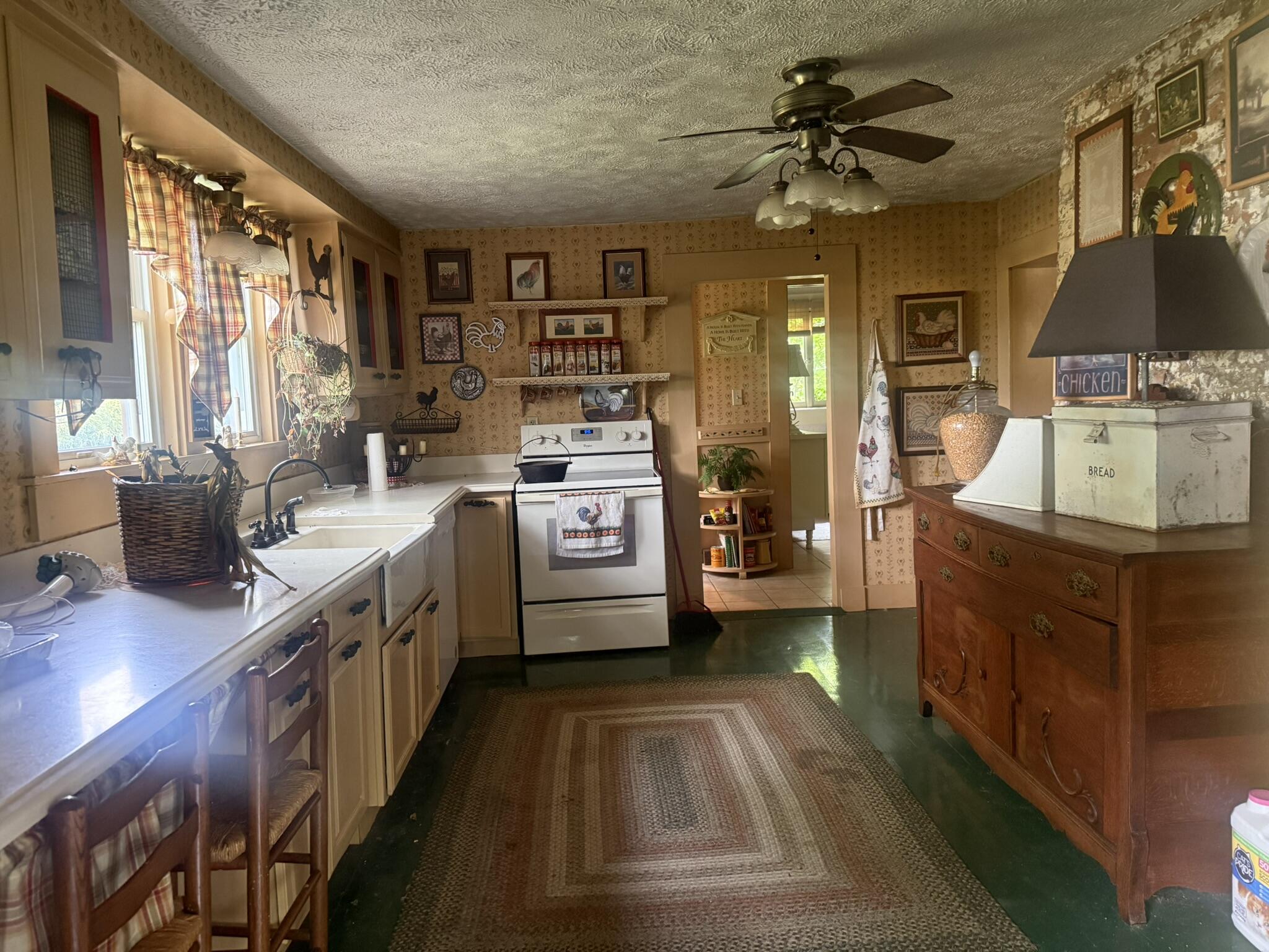 5253 Raymond Road Property Photo 7