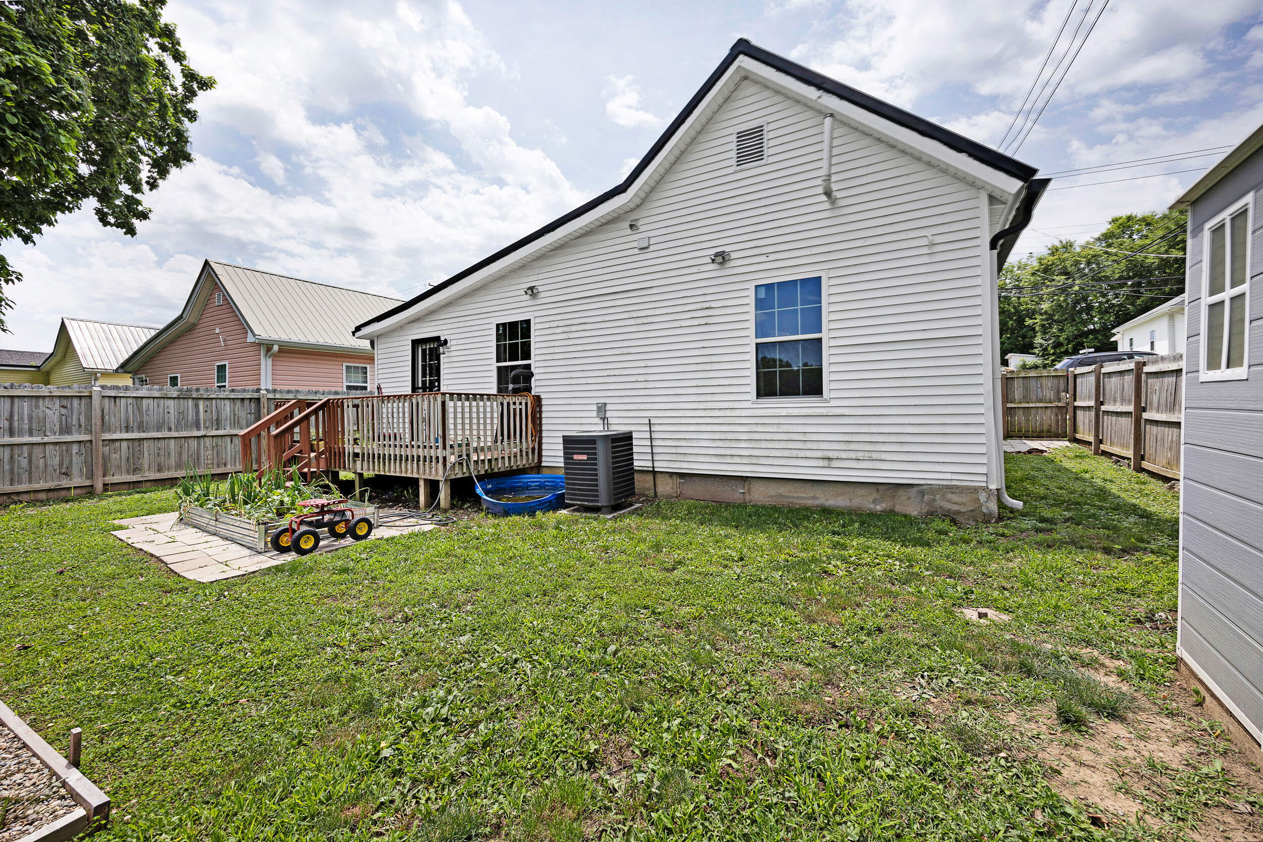 323 E Office Street Property Photo 6