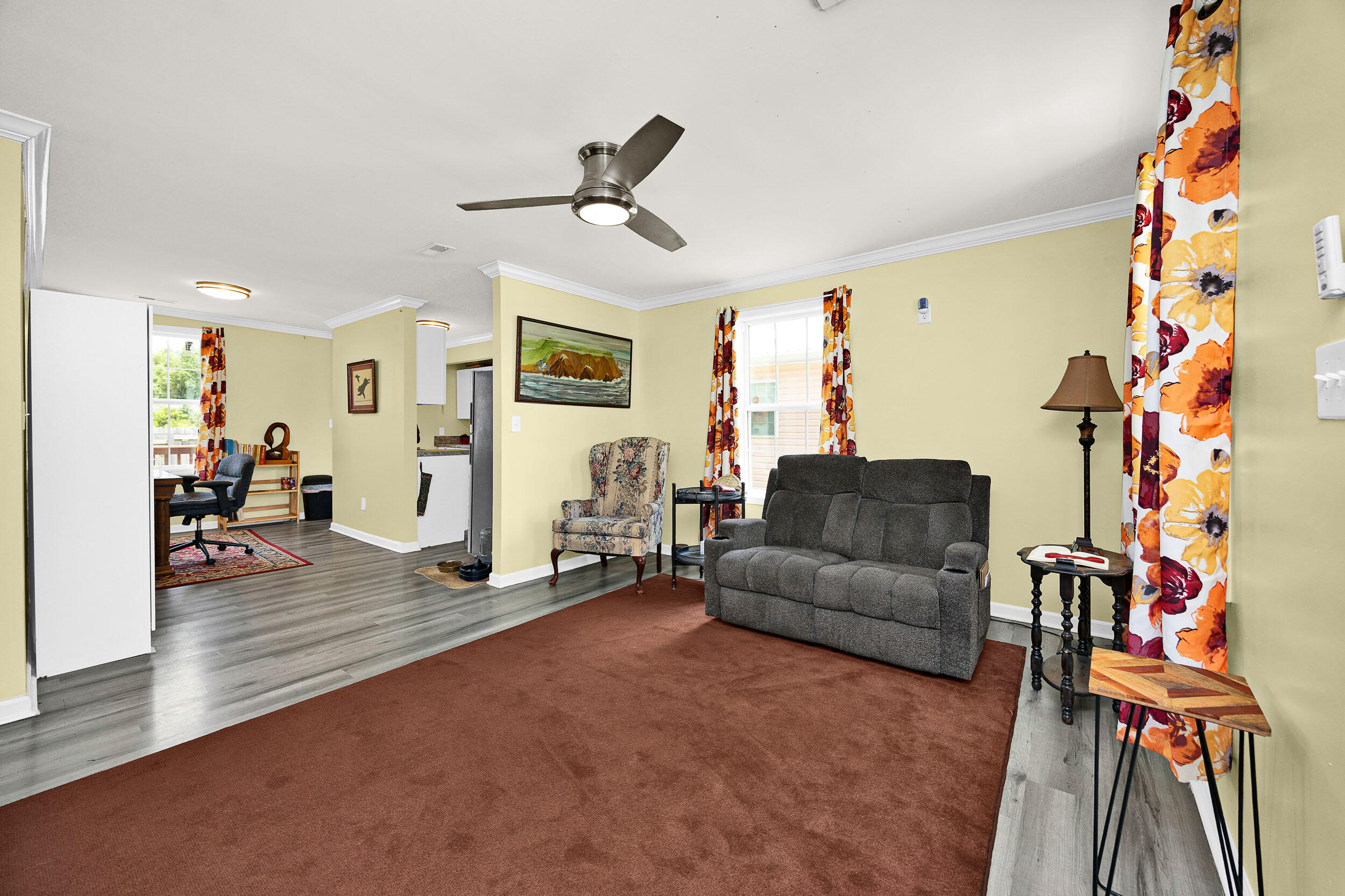 323 E Office Street Property Photo 7