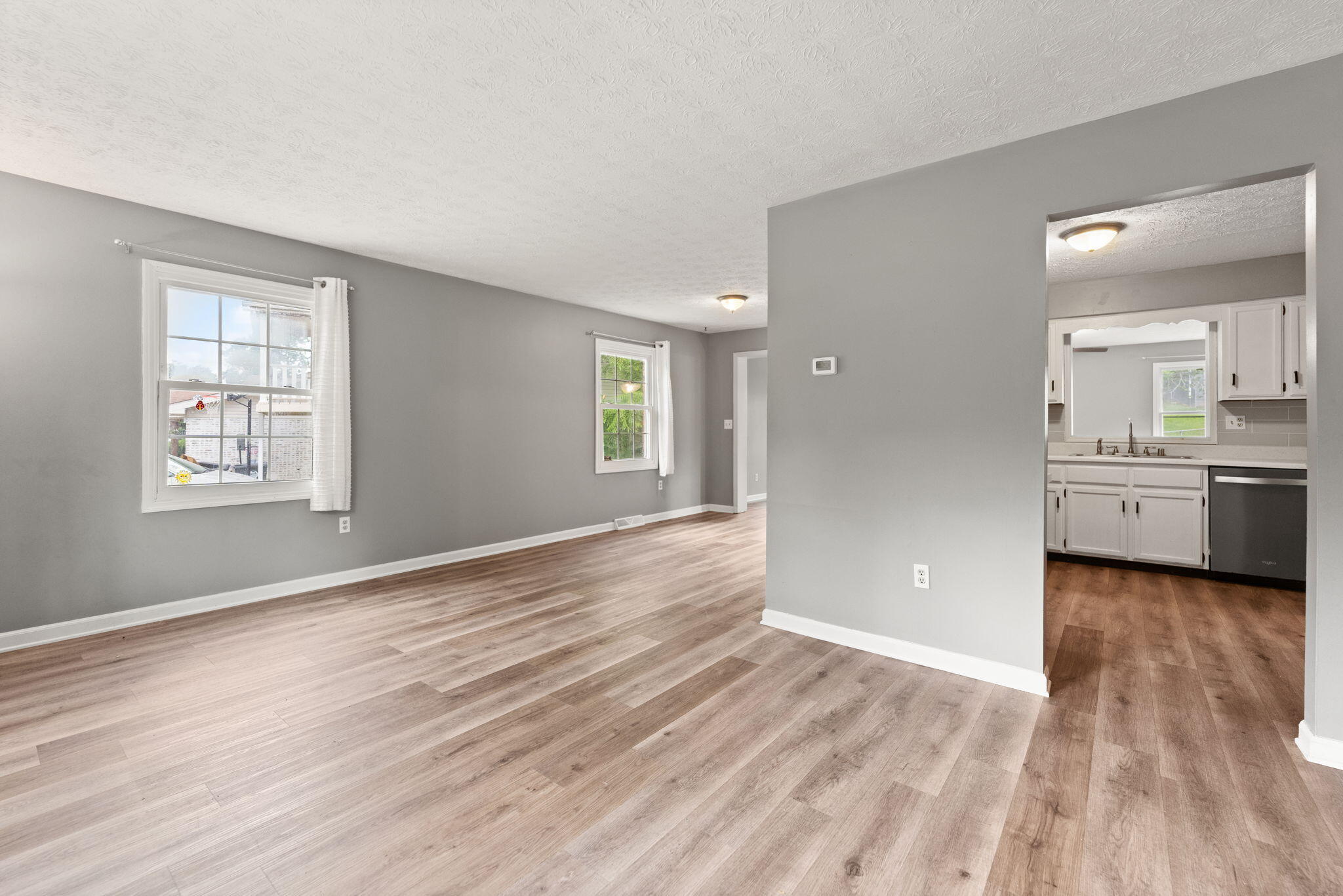 697 Oaklawn Circle Property Photo 7