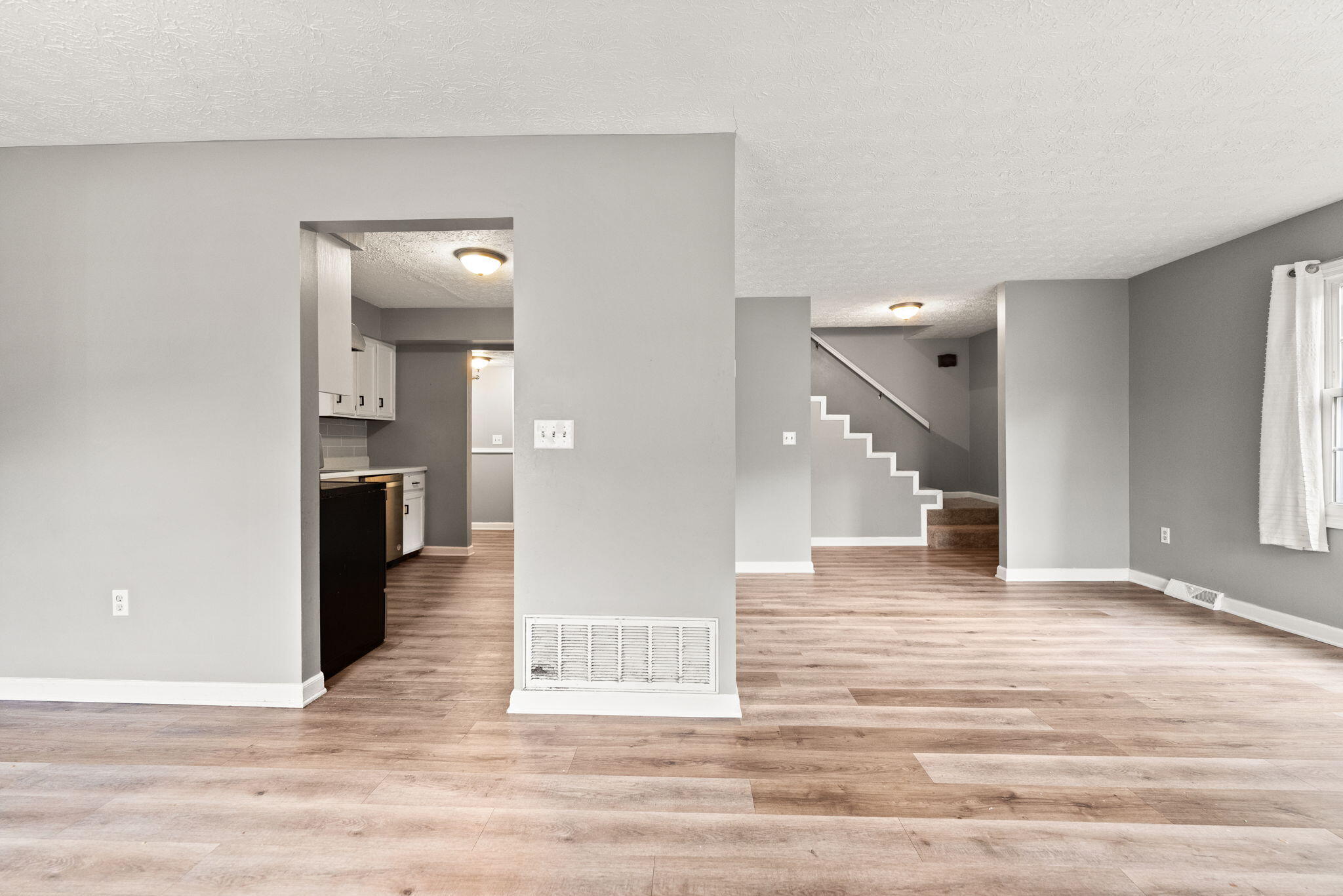 697 Oaklawn Circle Property Photo 11