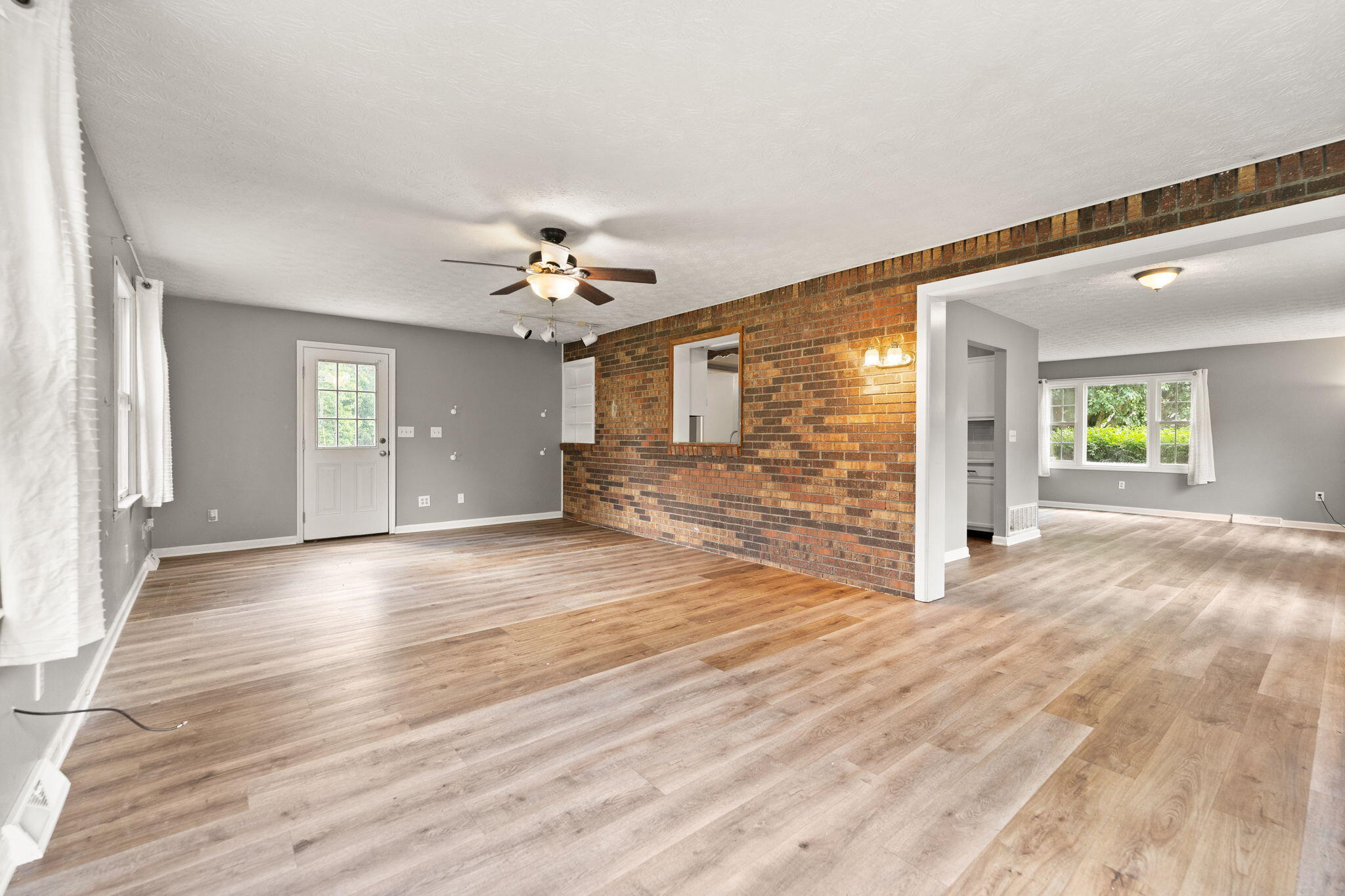 697 Oaklawn Circle Property Photo 13