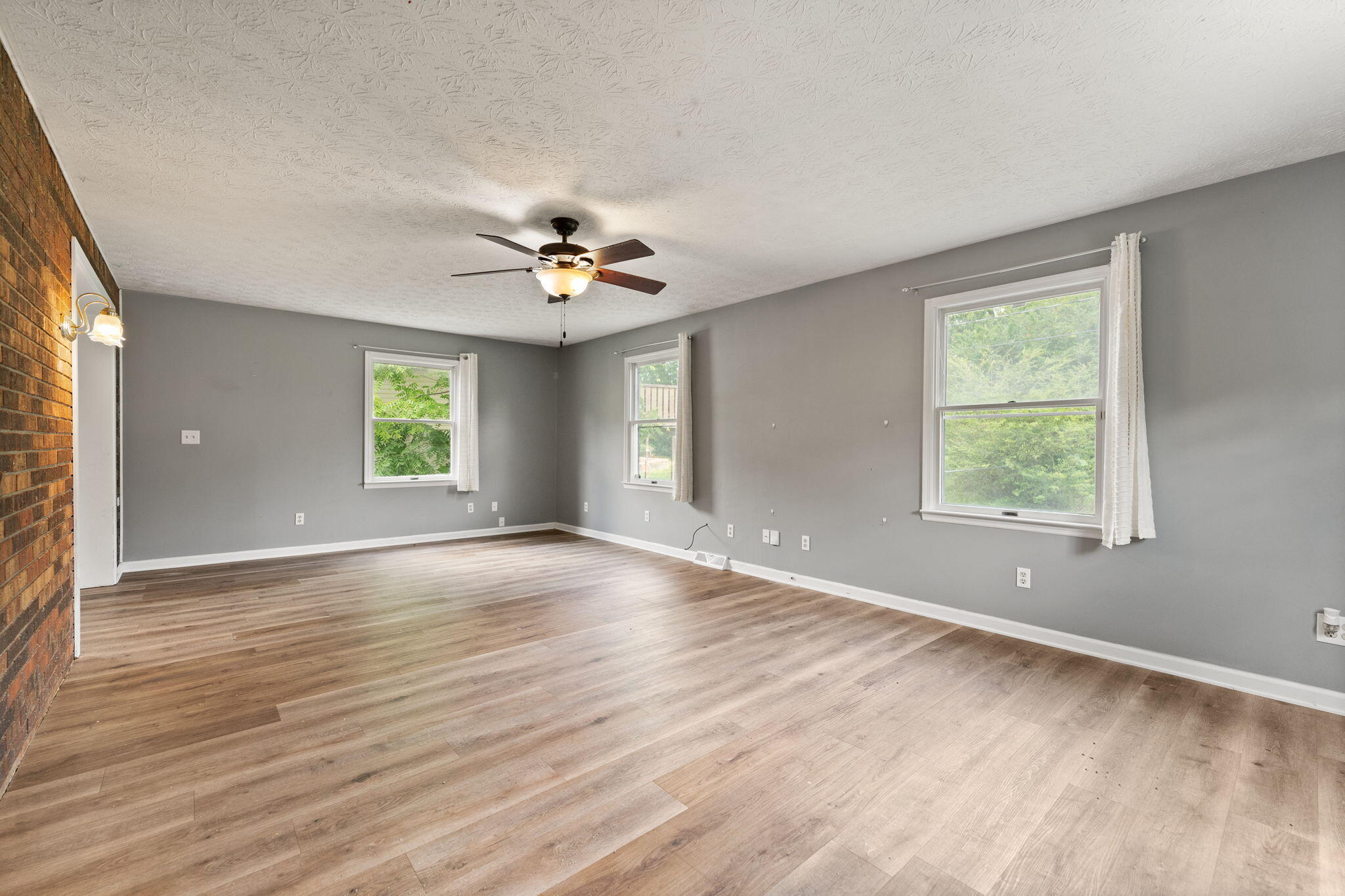 697 Oaklawn Circle Property Photo 14