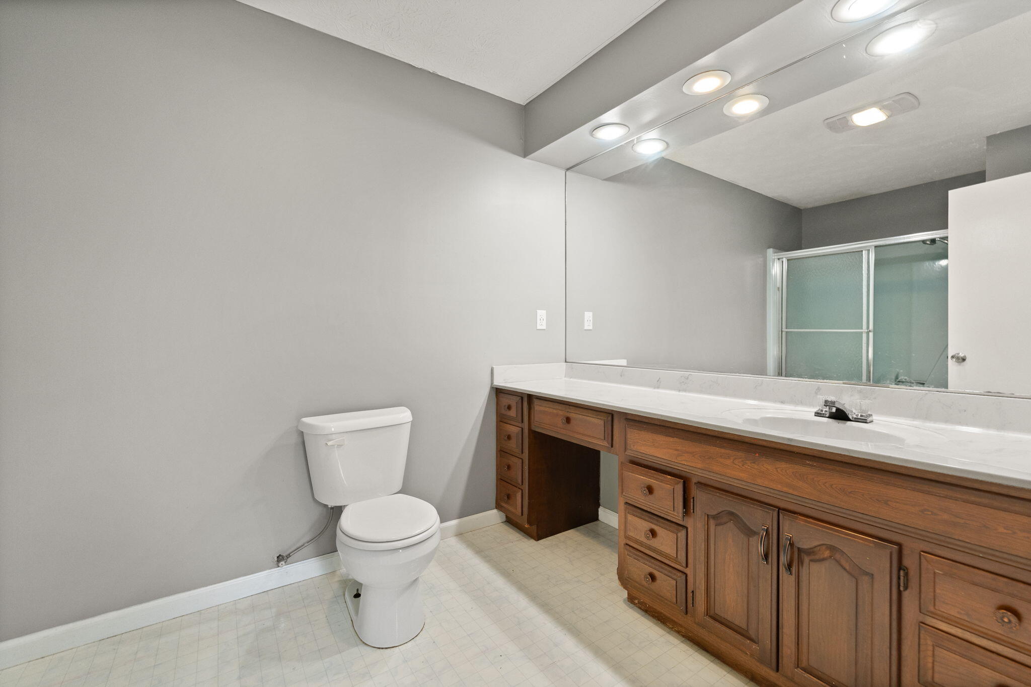 697 Oaklawn Circle Property Photo 32