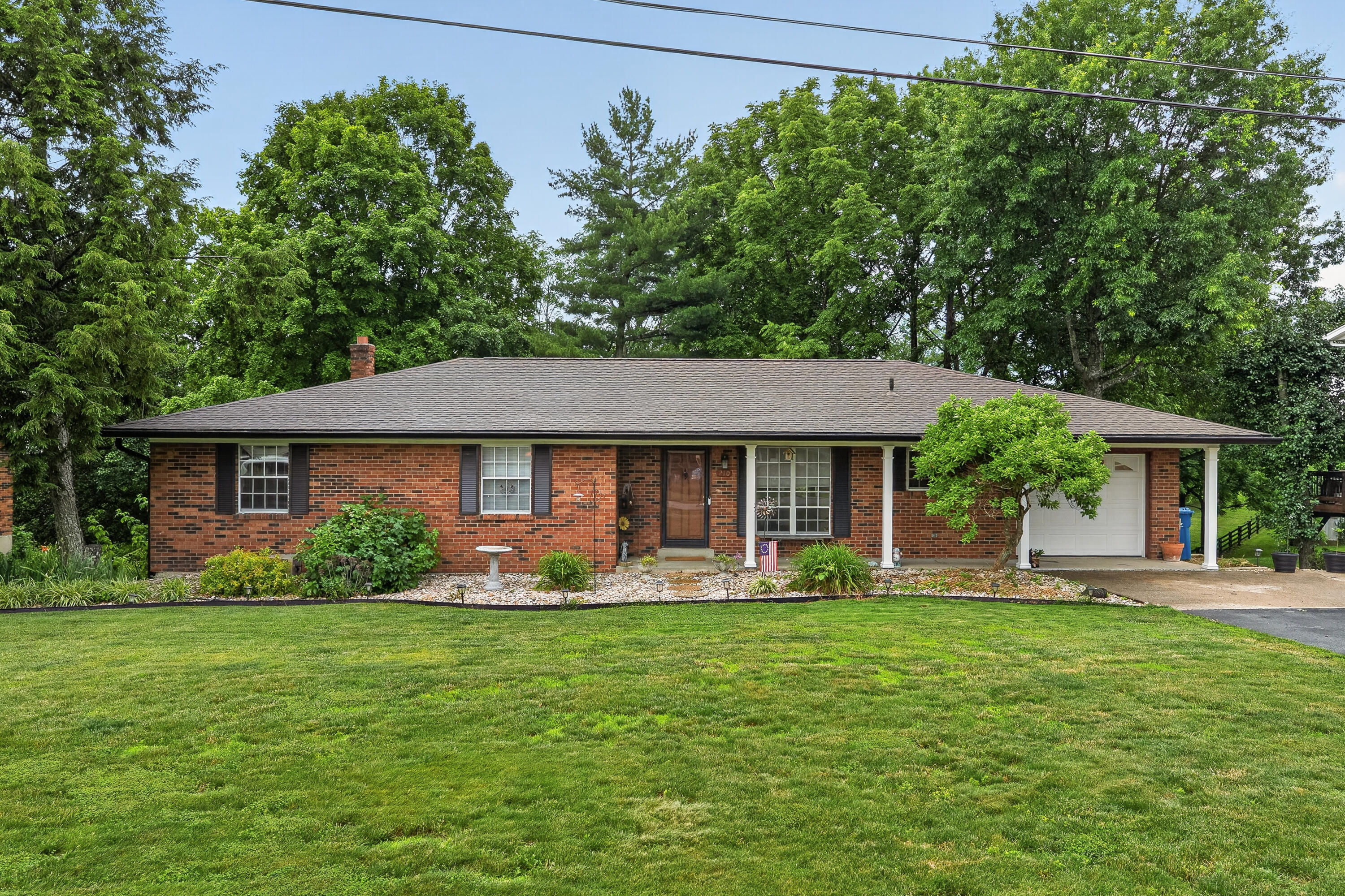 210 Ridgelea Drive Property Photo 1