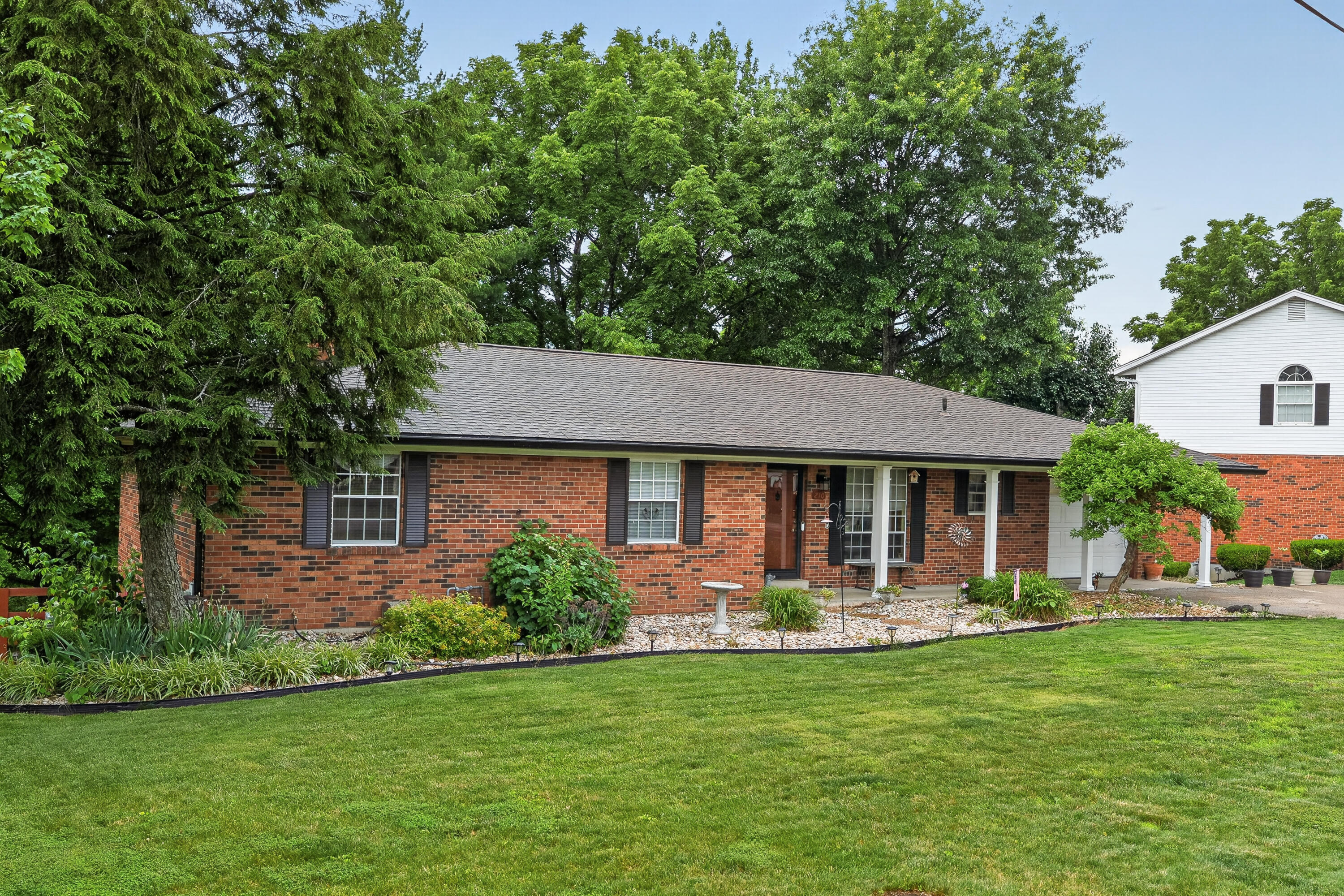 210 Ridgelea Drive Property Photo 3