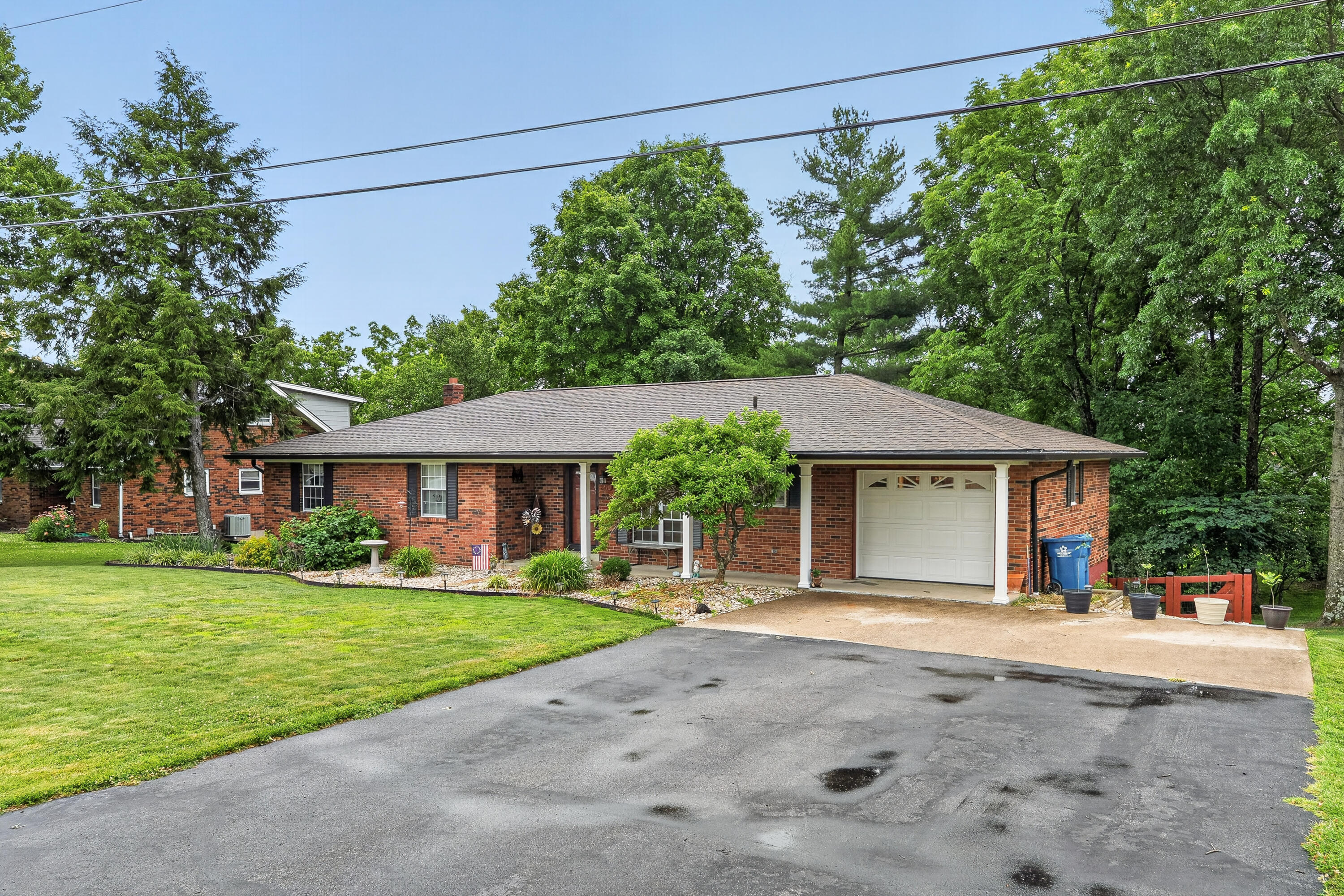 210 Ridgelea Drive Property Photo 7