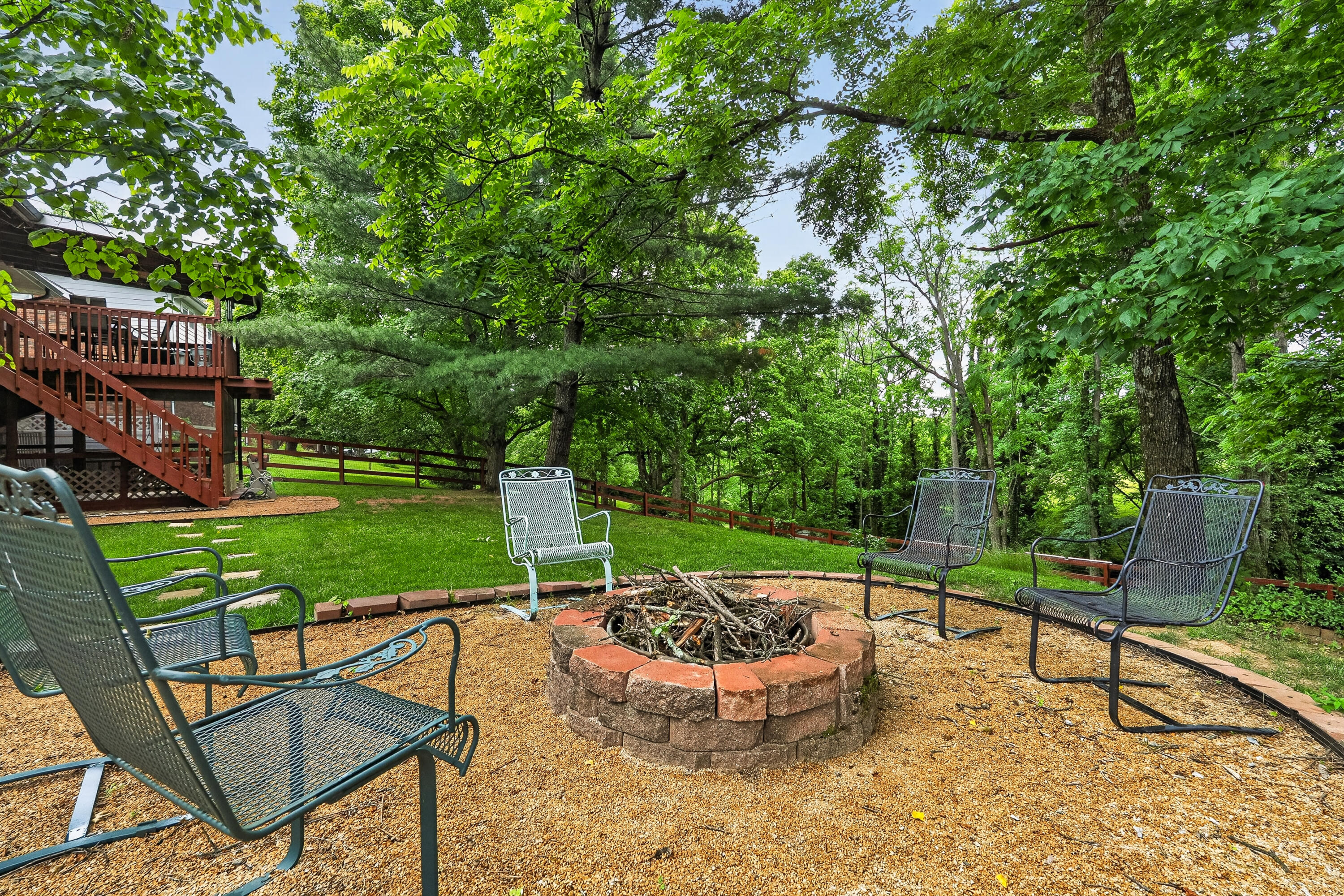 210 Ridgelea Drive Property Photo 14