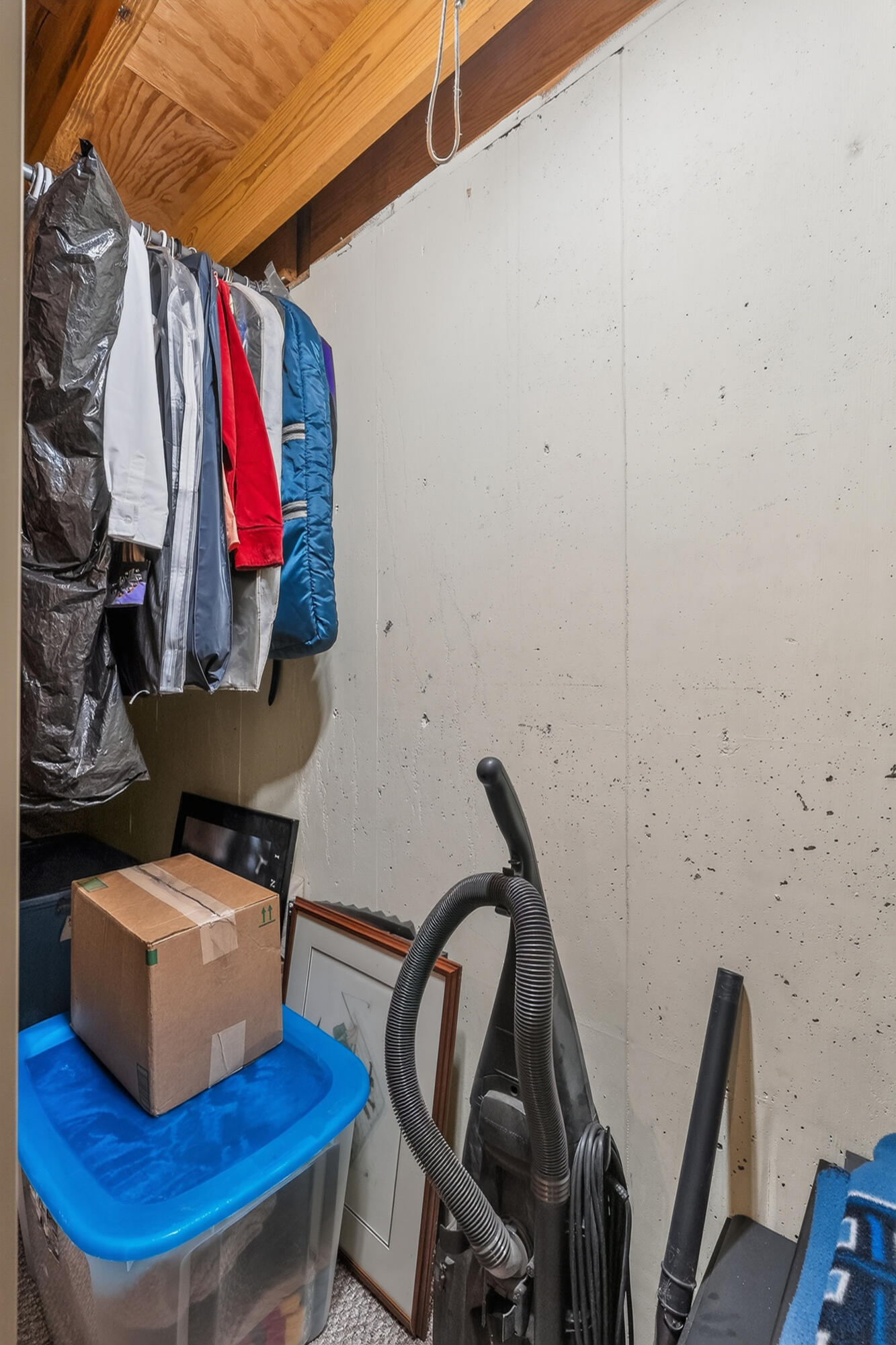 210 Ridgelea Drive Property Photo 42