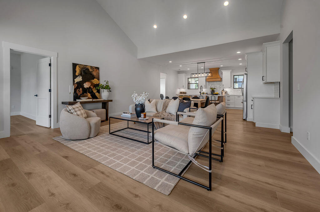 221 Madison Avenue Property Photo 1