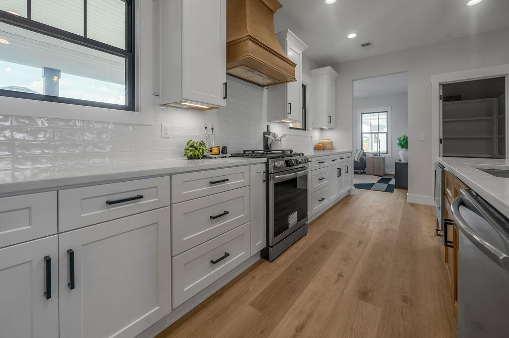 221 Madison Avenue Property Photo 29
