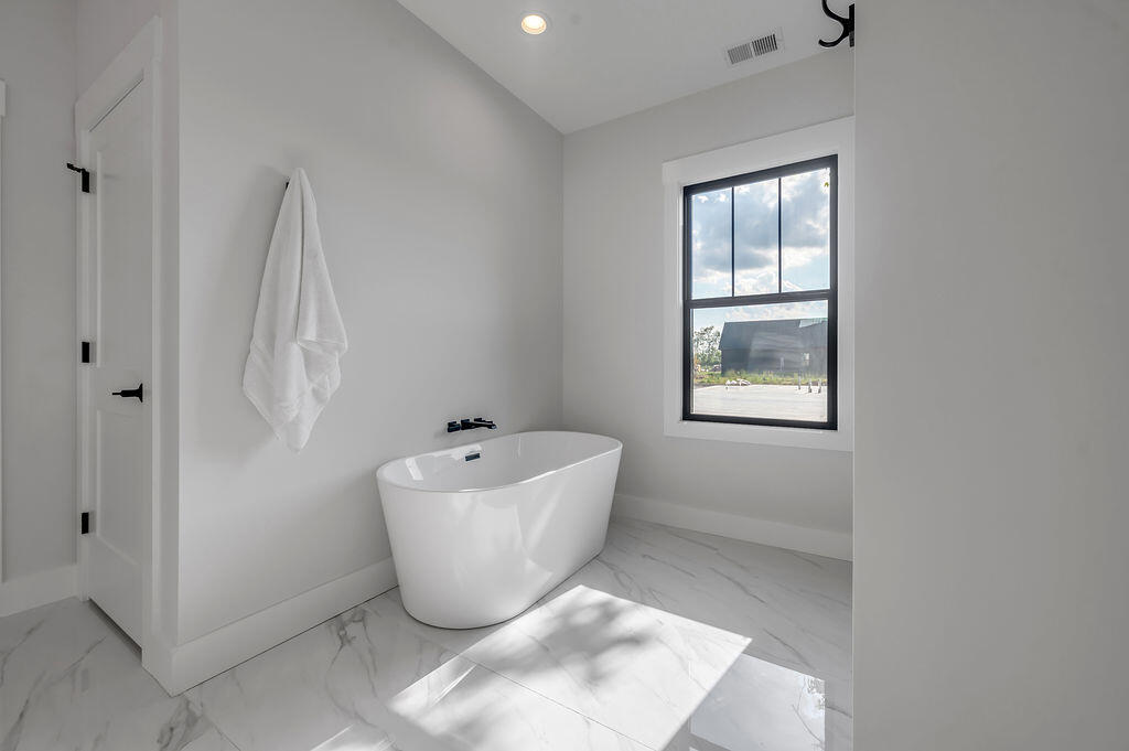 221 Madison Avenue Property Photo 38