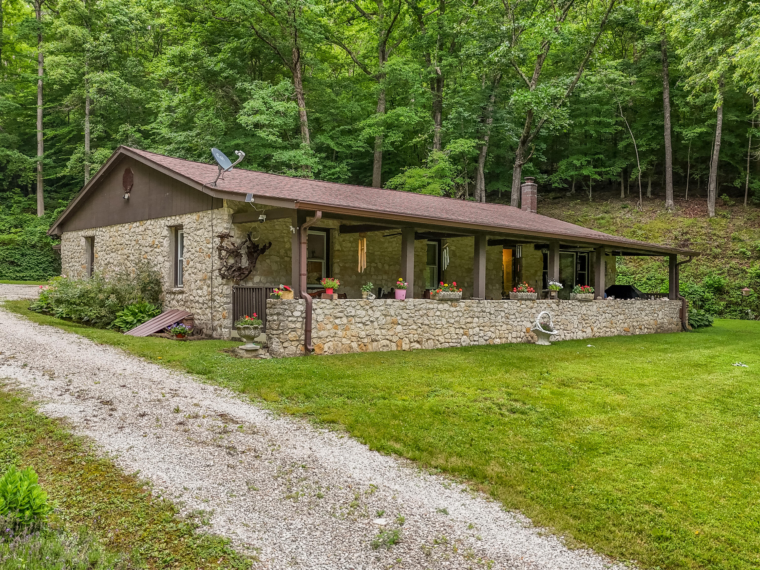 16596 W Us. Highway 60 Property Photo 1