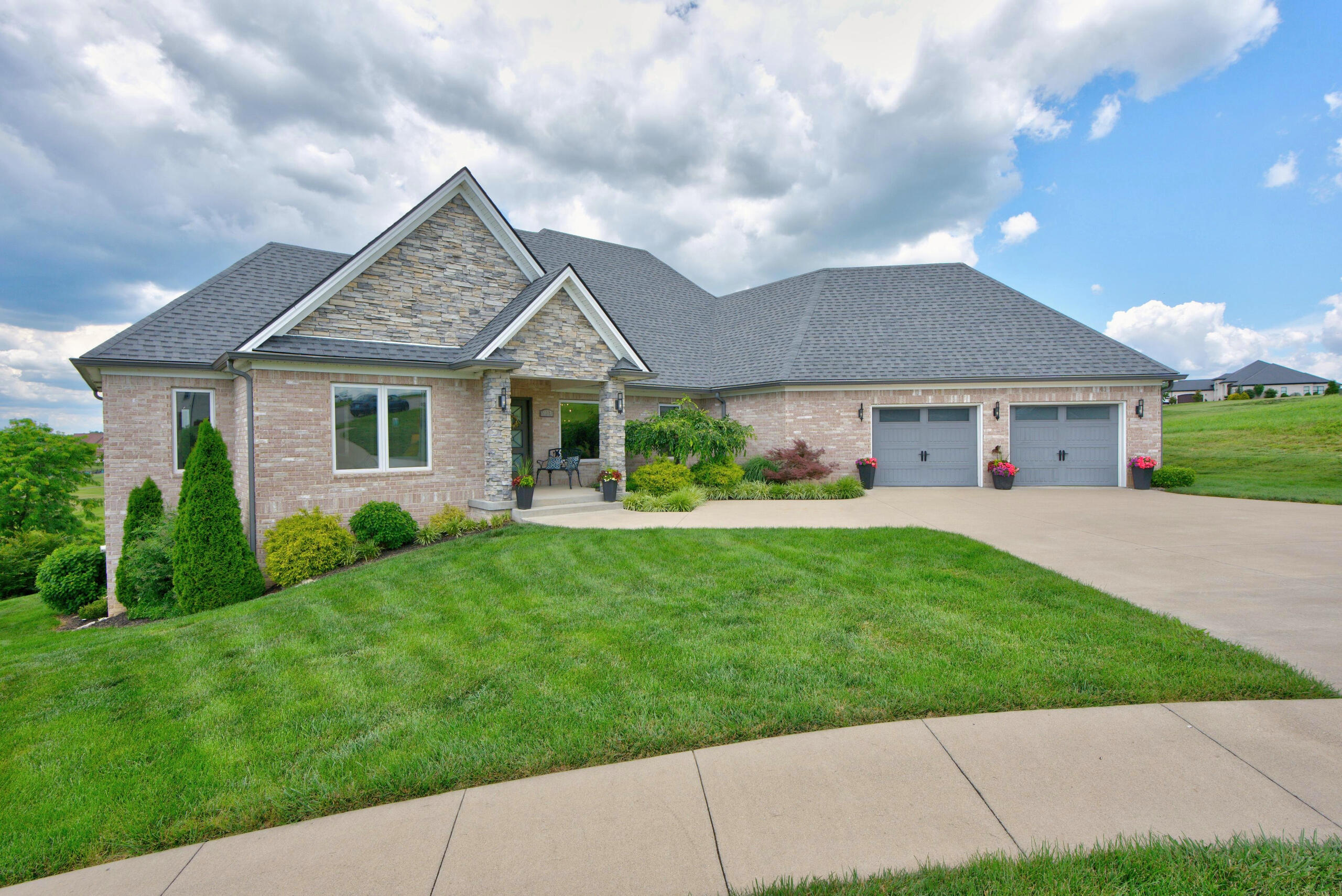 964 Shenandoah Drive Property Photo 2