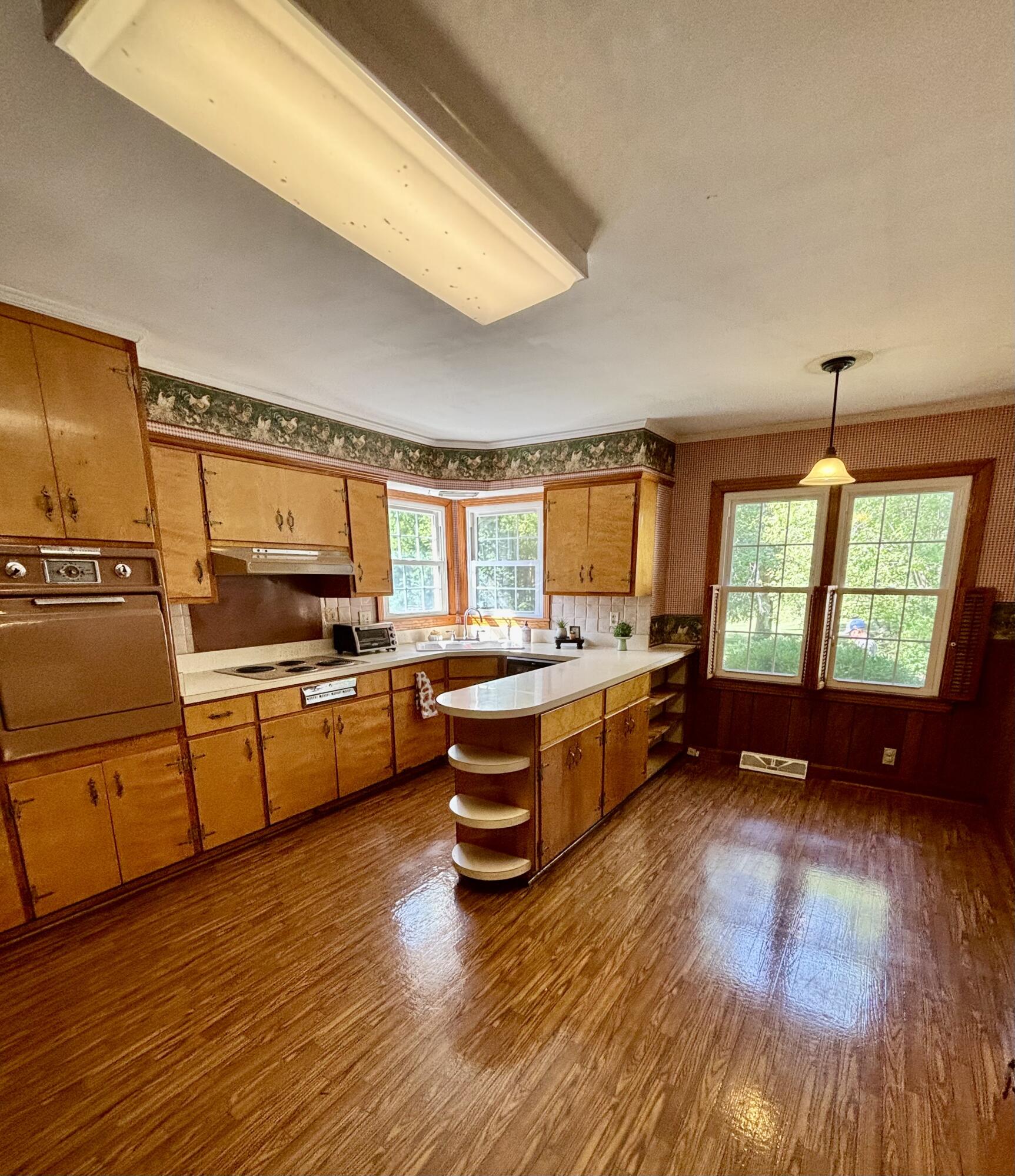 414 S Moore Street Property Photo 6