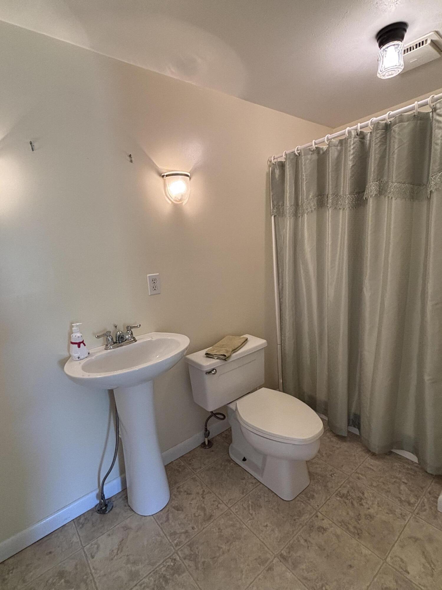 414 S Moore Street Property Photo 18