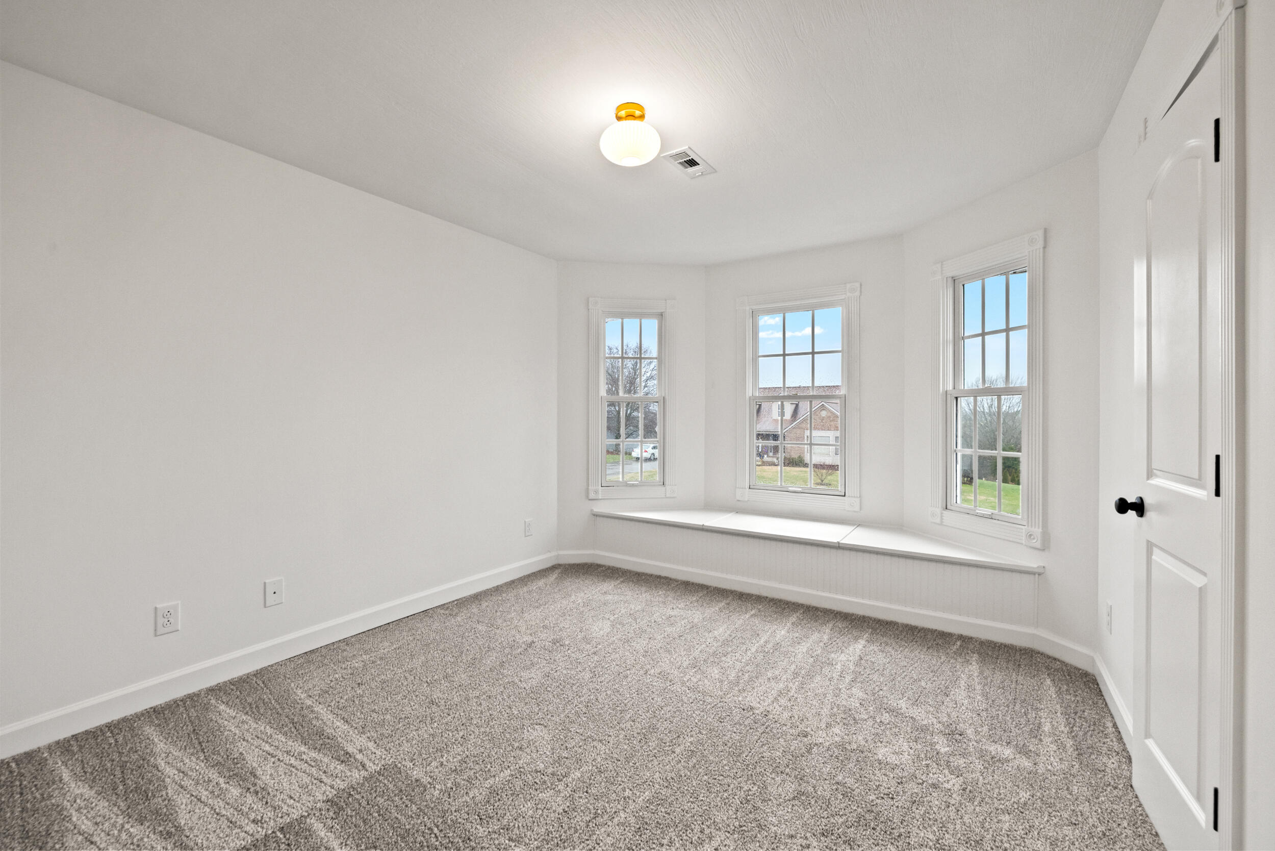 143 Royalty Drive Property Photo 26