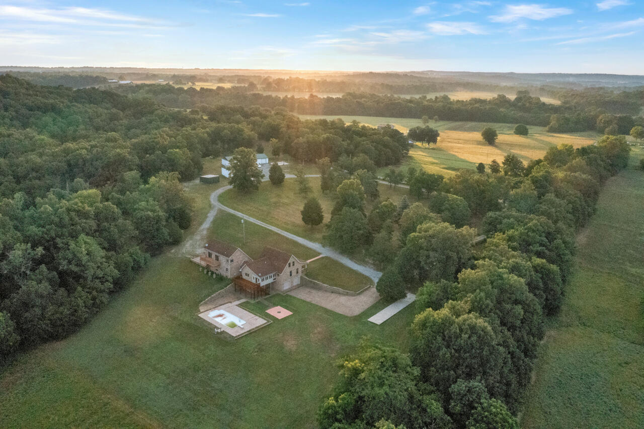 5005 Gracey Sinking Fork Road Property Photo 2