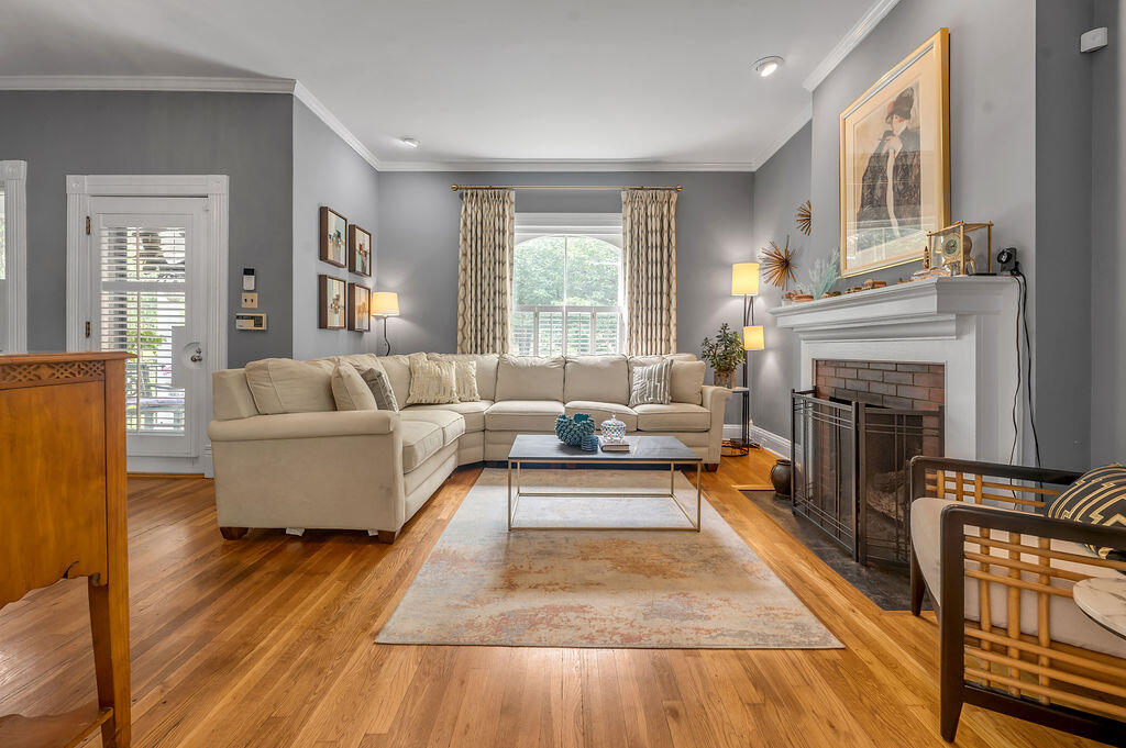 668 Elsmere Park Property Photo 3