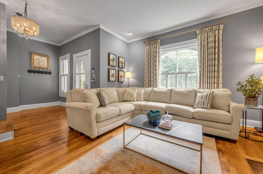 668 Elsmere Park Property Photo 4