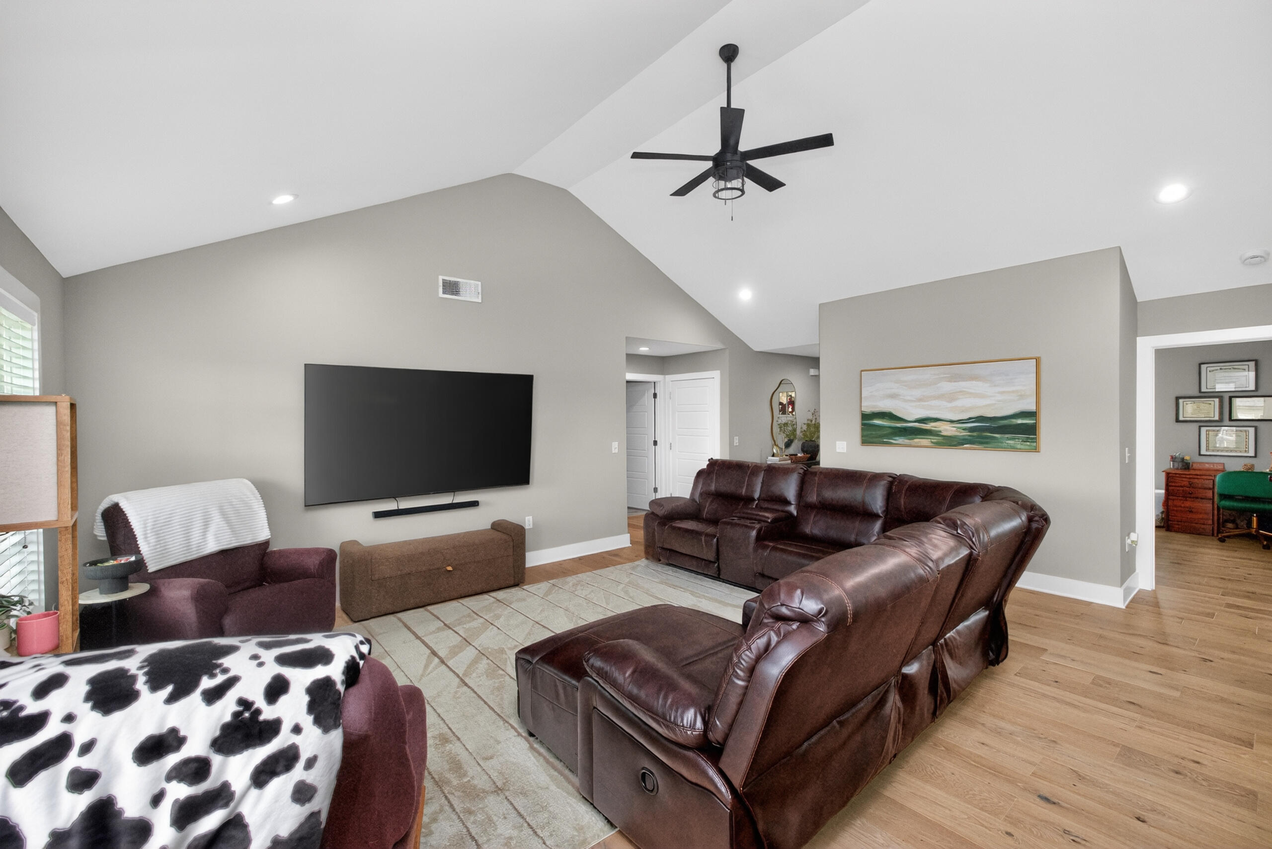 732 Yellowstone Trail Property Photo 4