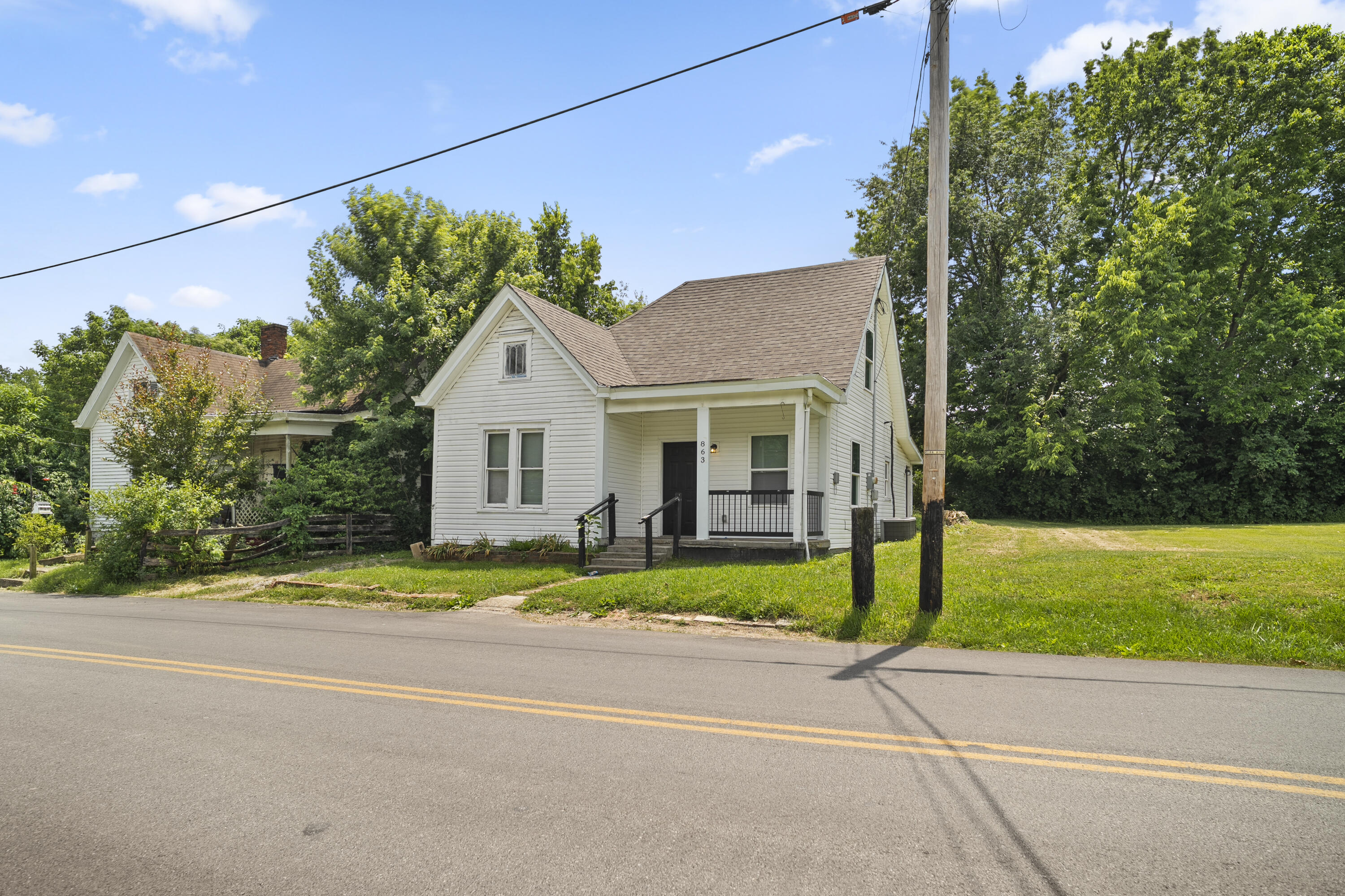 863 E Main Street Property Photo 2