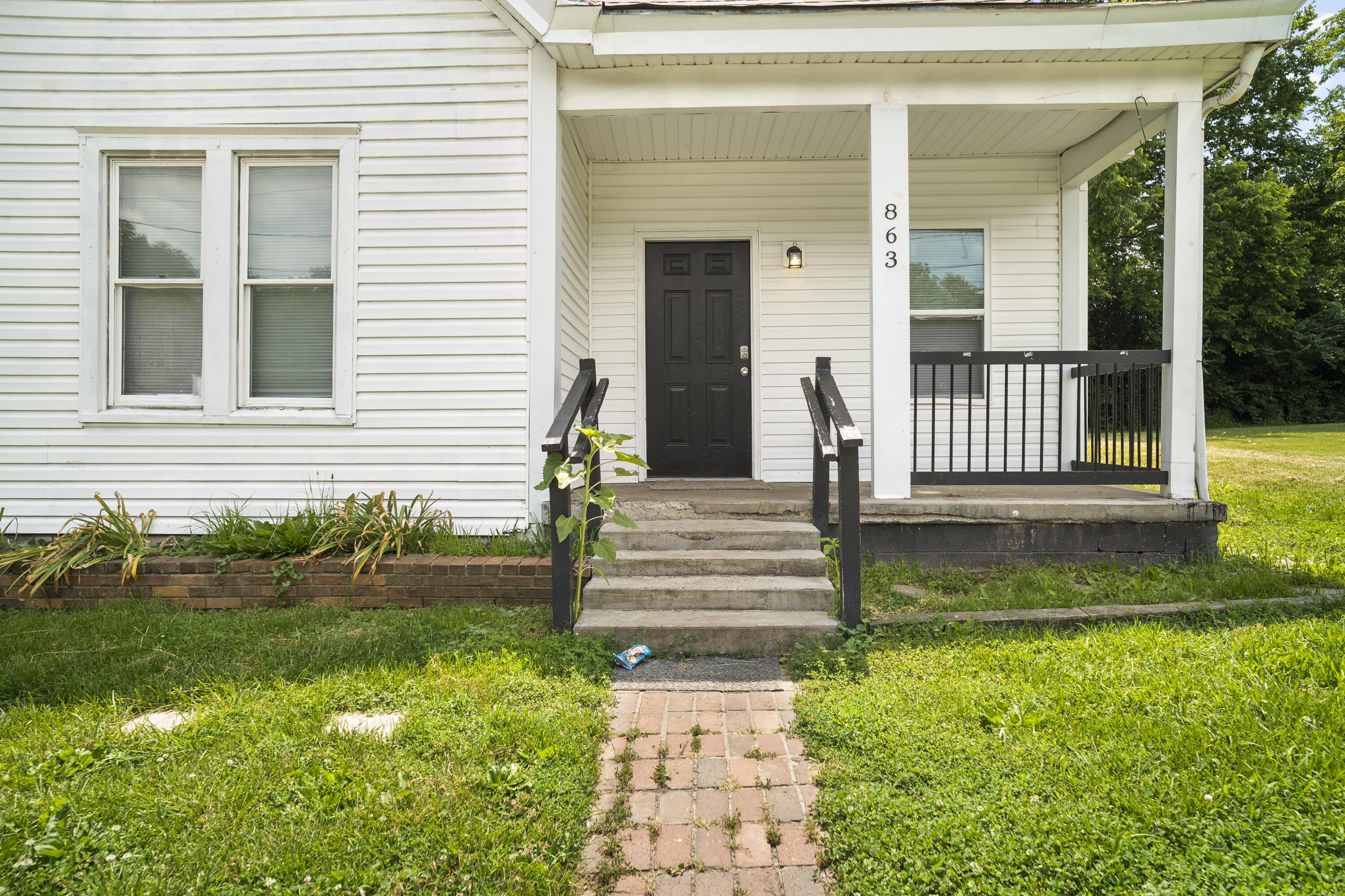 863 E Main Street Property Photo 4