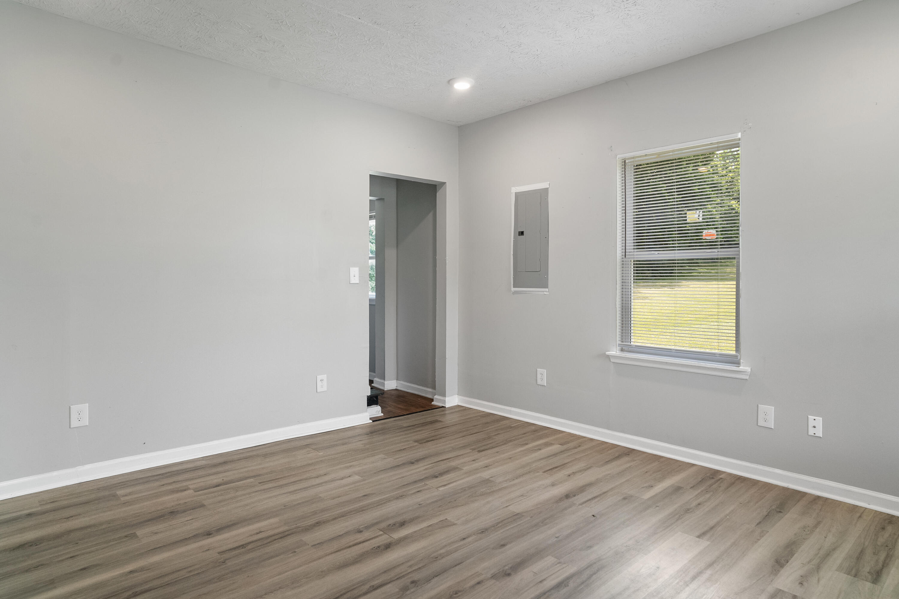 863 E Main Street Property Photo 5