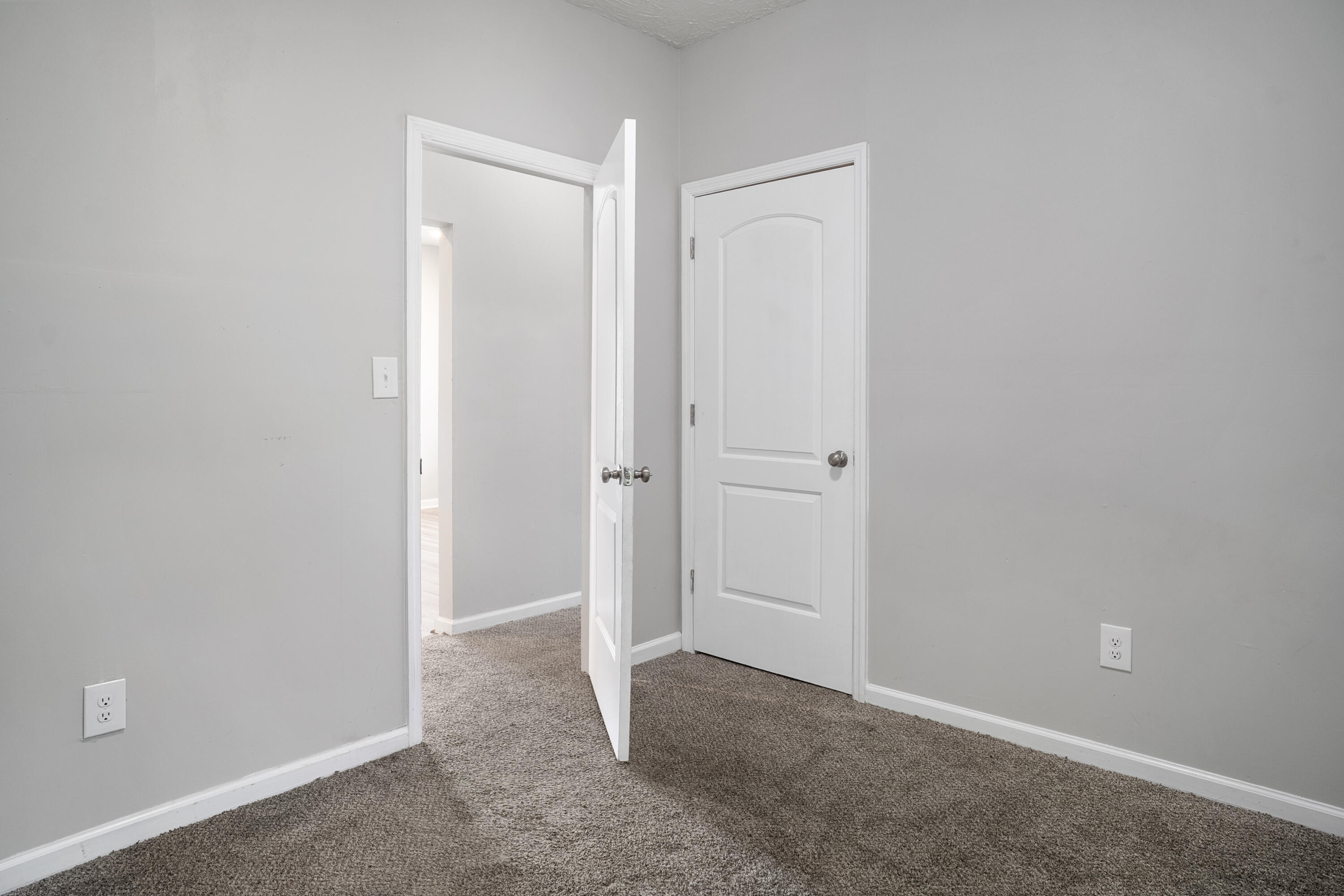 863 E Main Street Property Photo 14