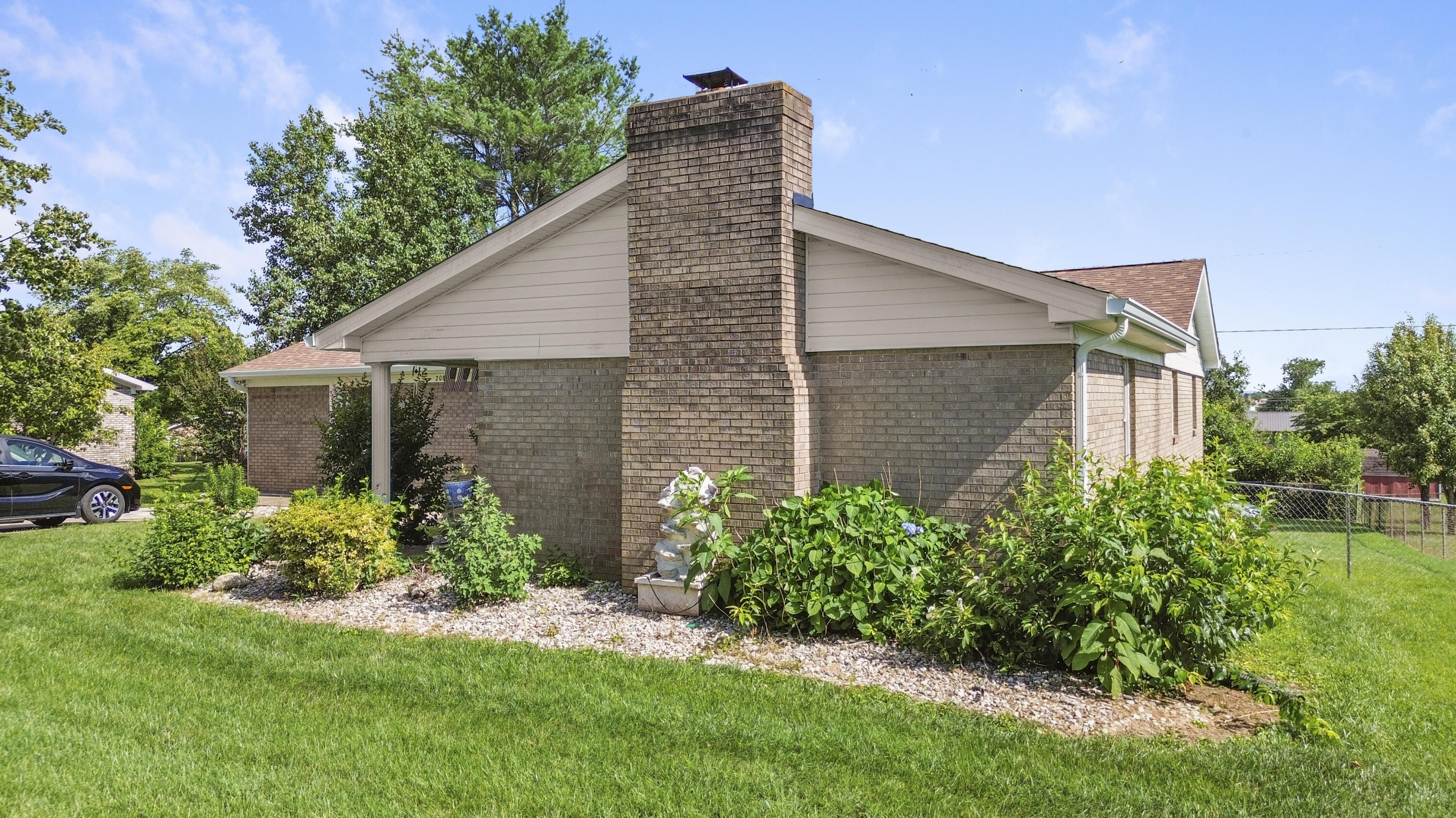 208 Auburn Avenue Property Photo 7