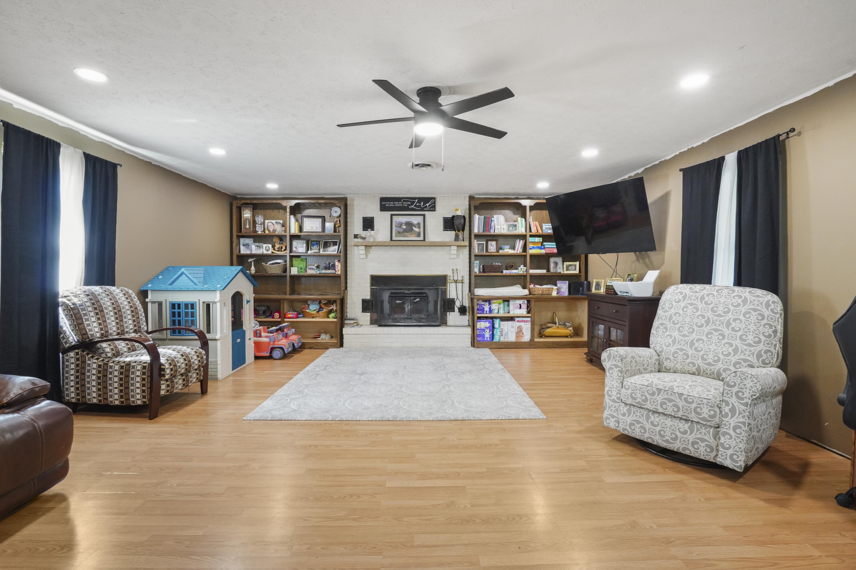 208 Auburn Avenue Property Photo 8