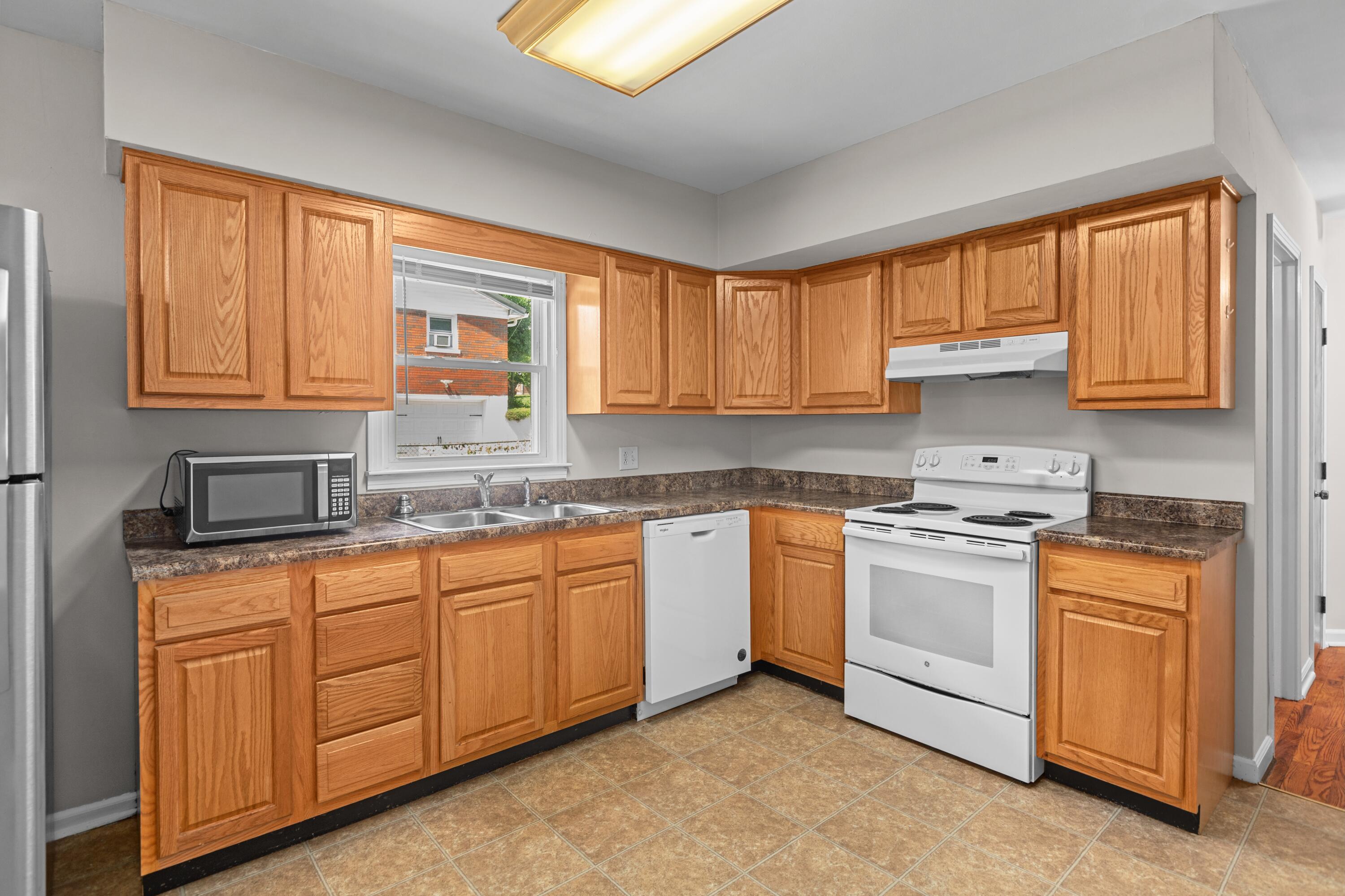111 Pinehurst Drive Property Photo 6