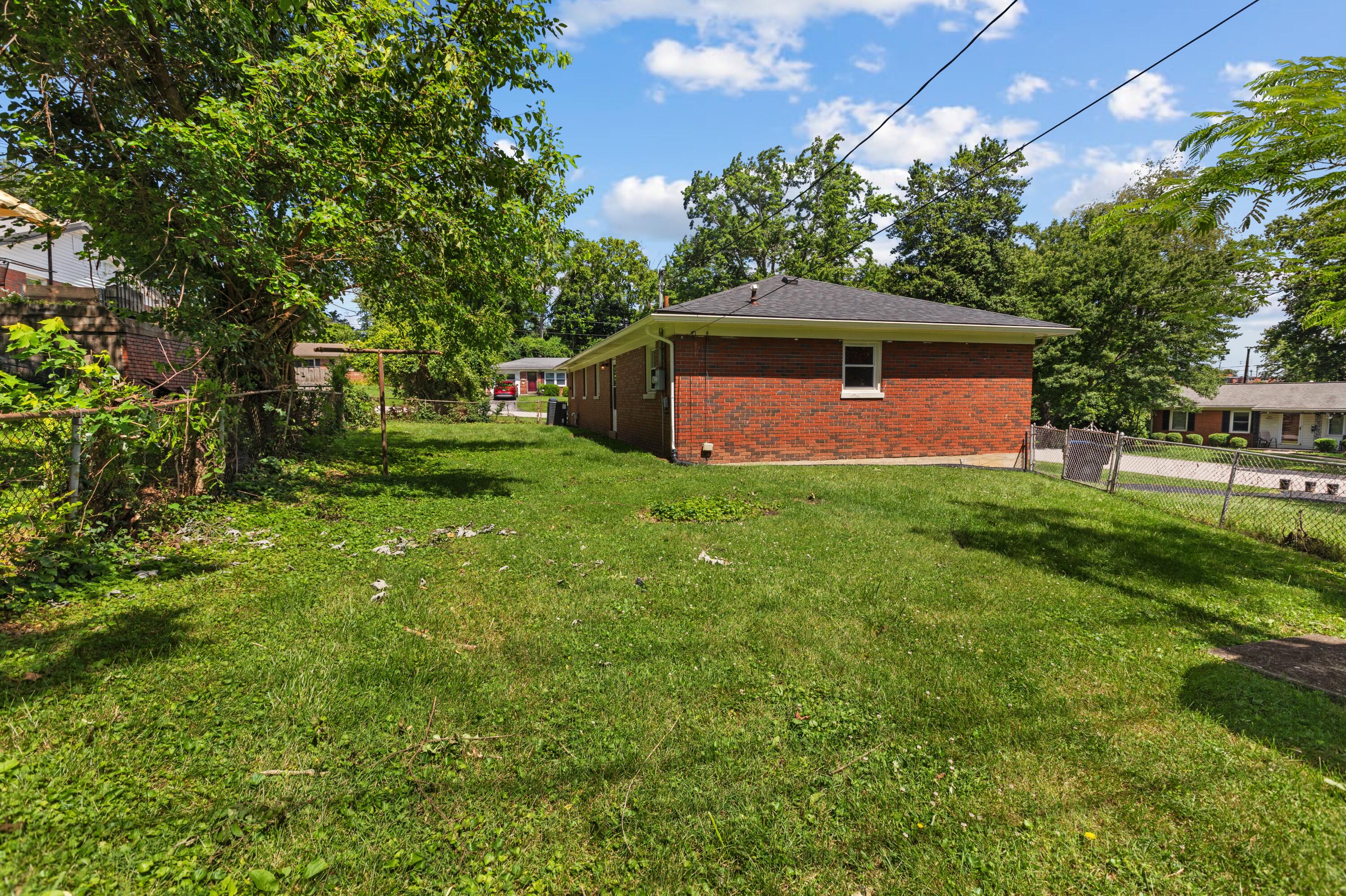 111 Pinehurst Drive Property Photo 17