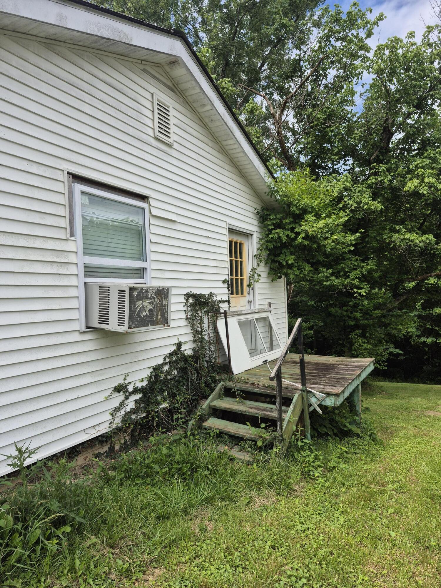 211 Treadway Drive Property Photo 3
