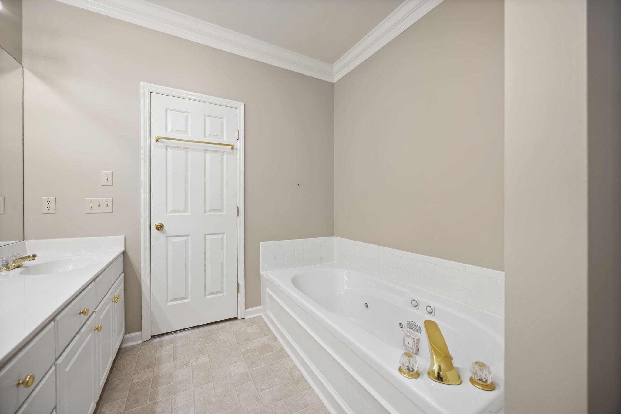 2013 Highlands Drive Property Photo 20