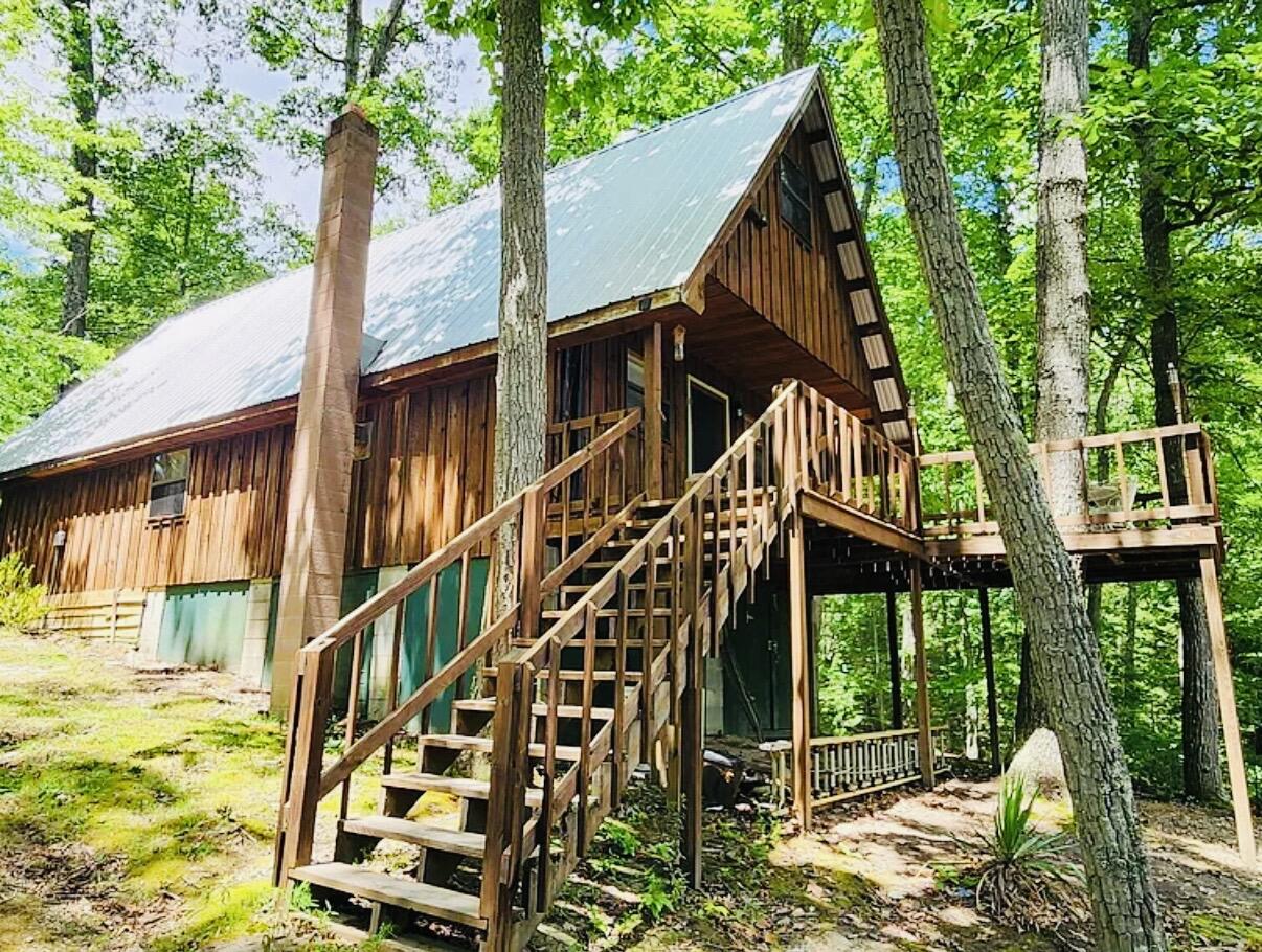 100 Cowboy Lane Property Photo 1