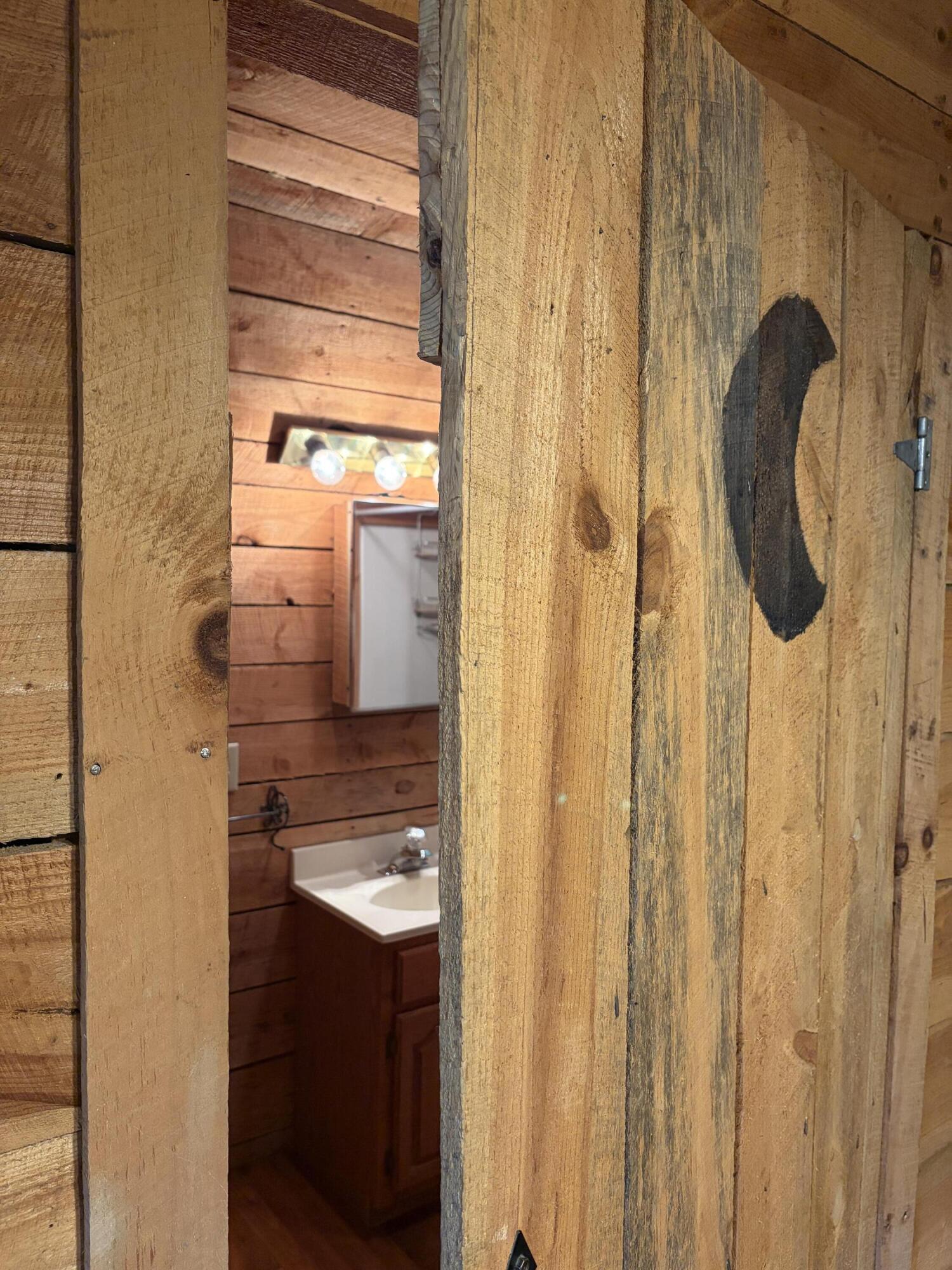 100 Cowboy Lane Property Photo 18