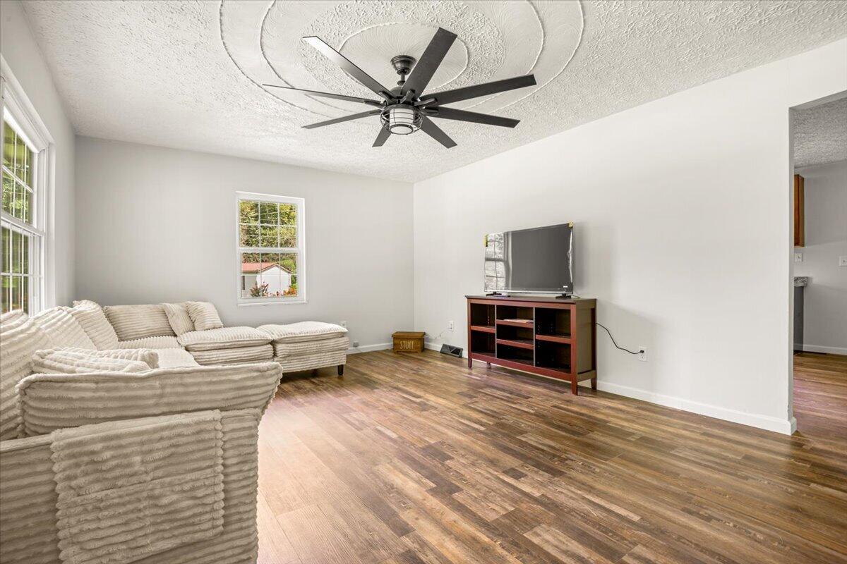 1600 Ky 3440 Property Photo 3