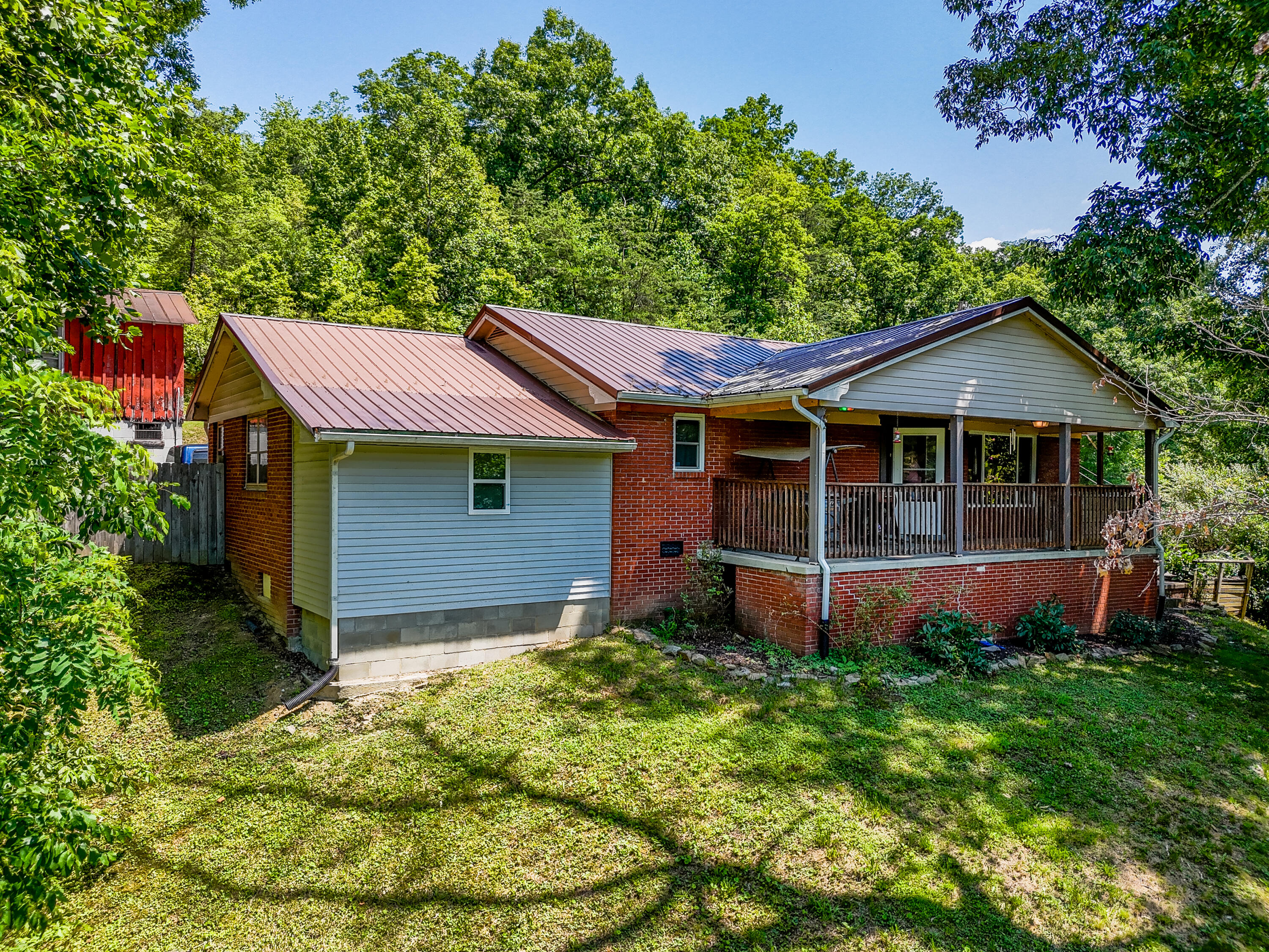 1845 Spaws Creek Property Photo 1
