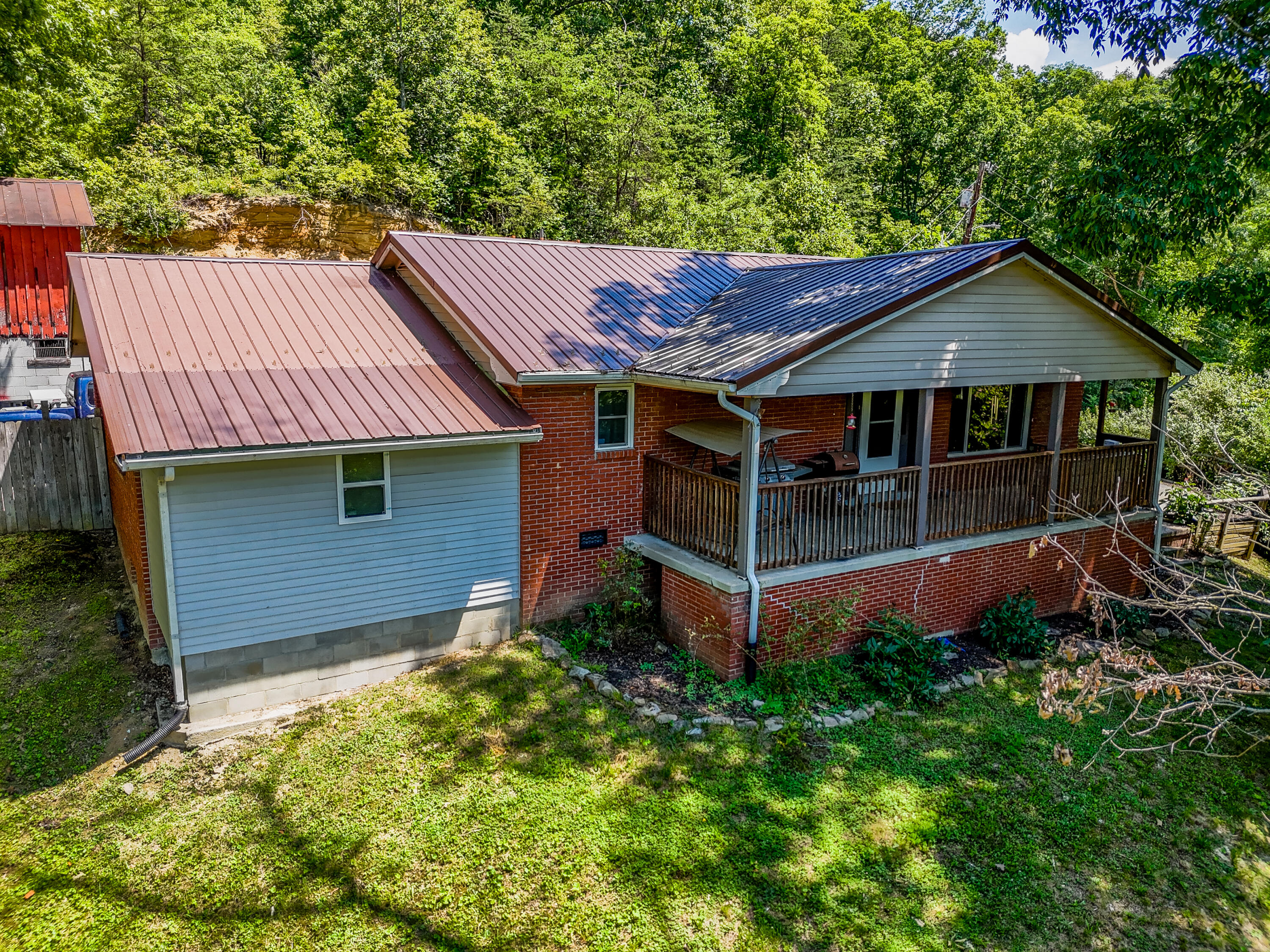 1845 Spaws Creek Property Photo 2