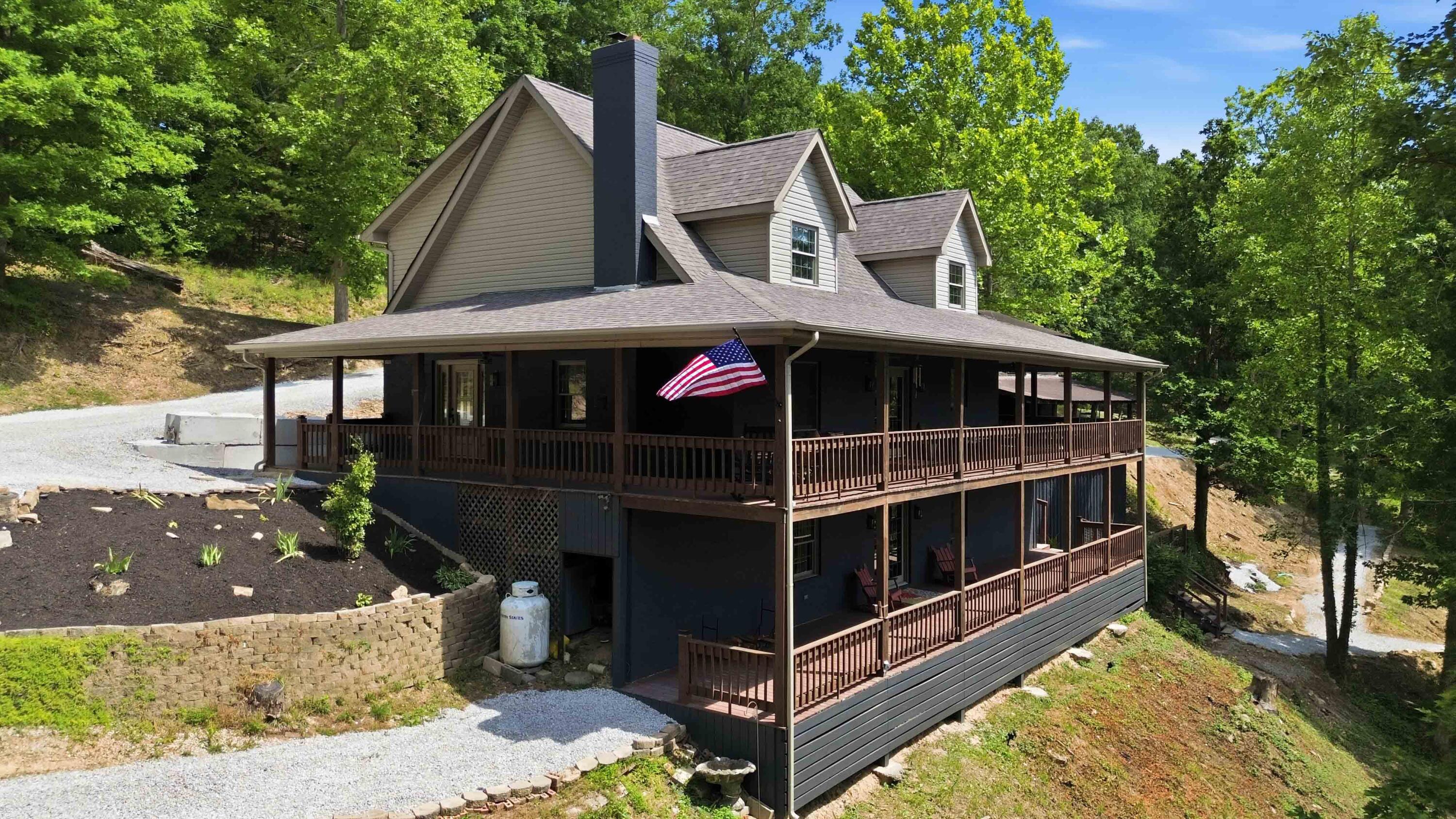 1464 Hawk Ridge Road Property Photo 1