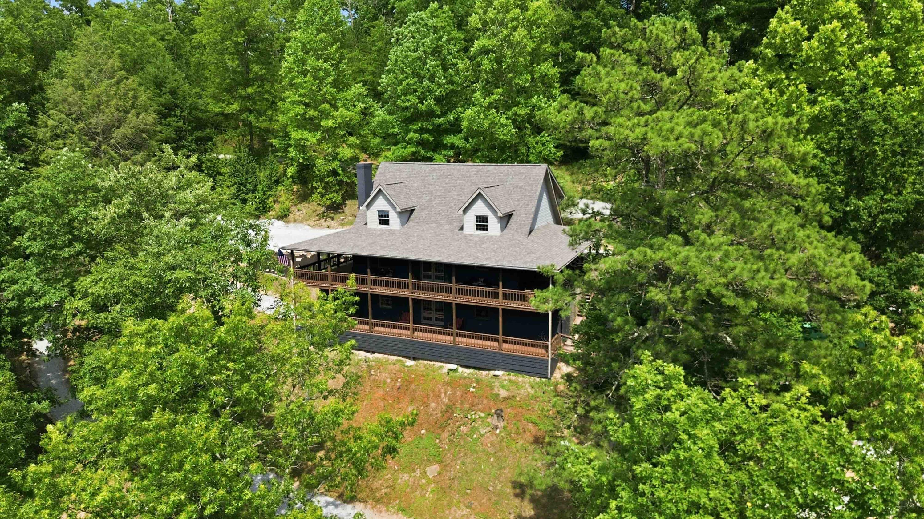 1464 Hawk Ridge Road Property Photo 3