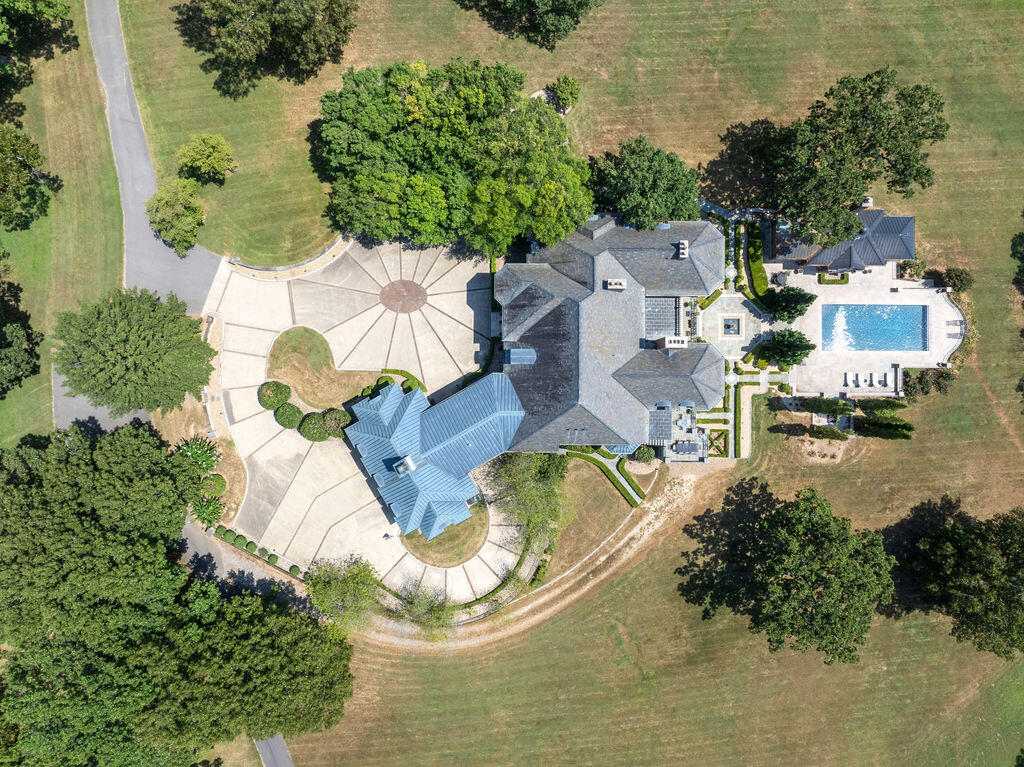 808 Oak Park Boulevard Property Photo 7