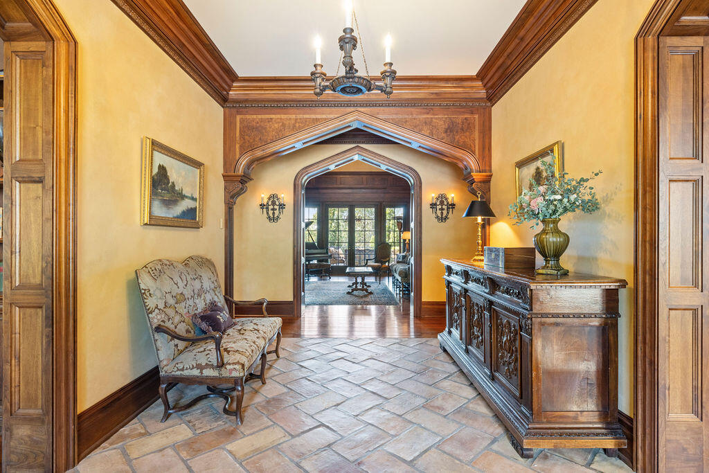 808 Oak Park Boulevard Property Photo 8